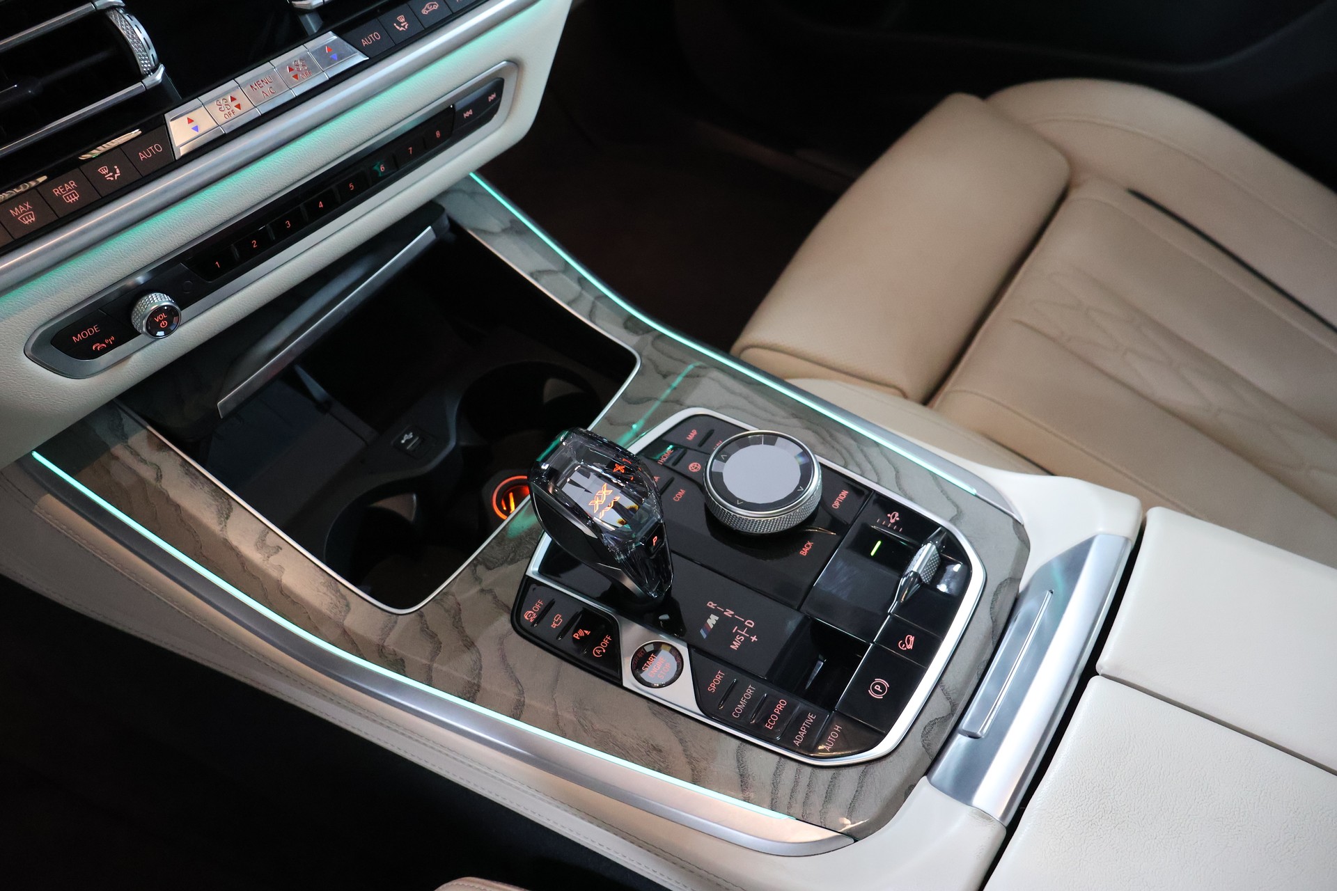 BMW X5 xDrive M50d Steptronic-image-12