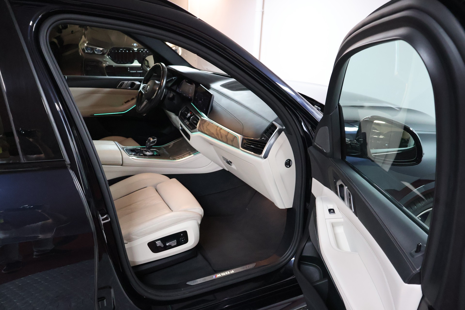 BMW X5 xDrive M50d Steptronic-image-13