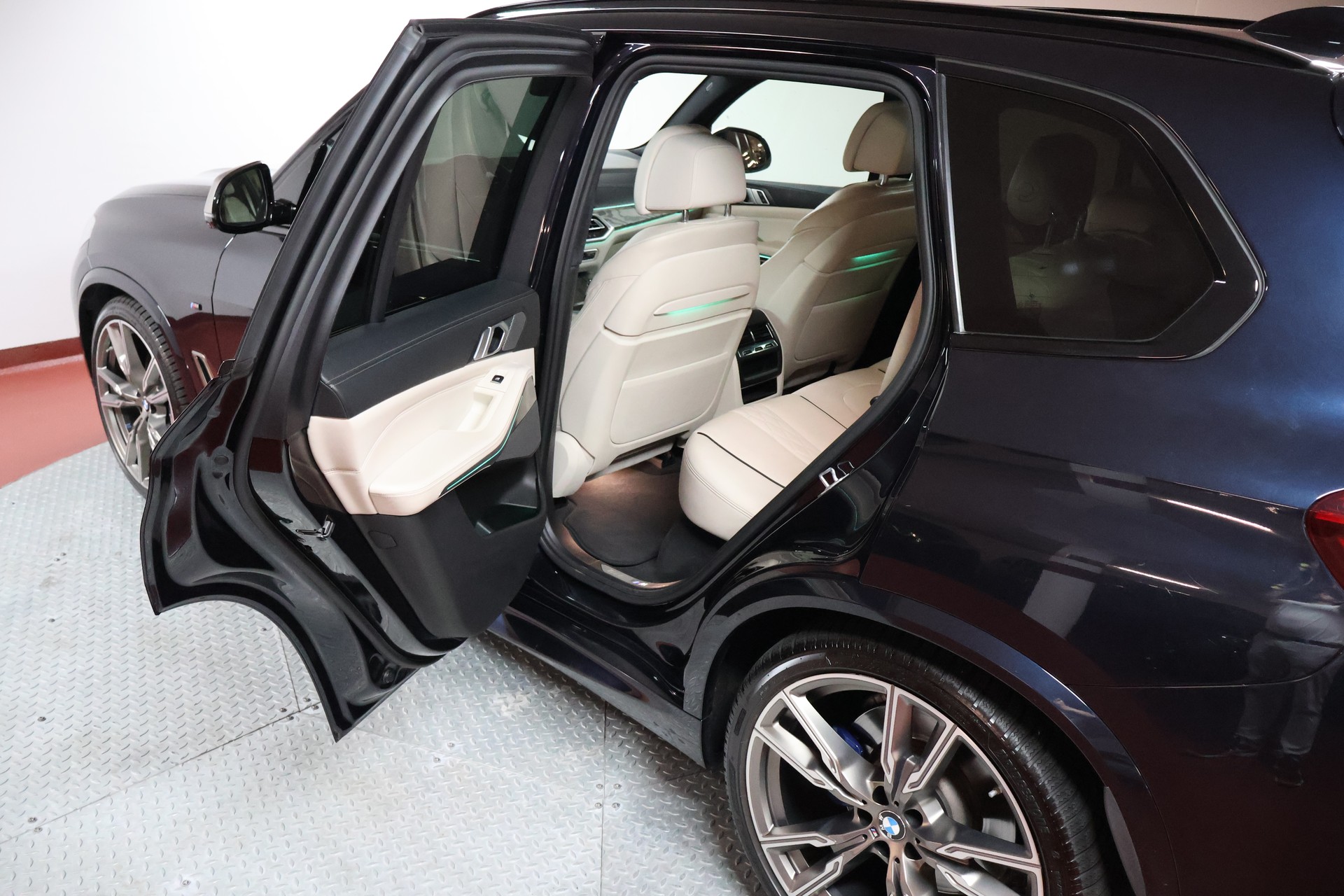 BMW X5 xDrive M50d Steptronic-image-15