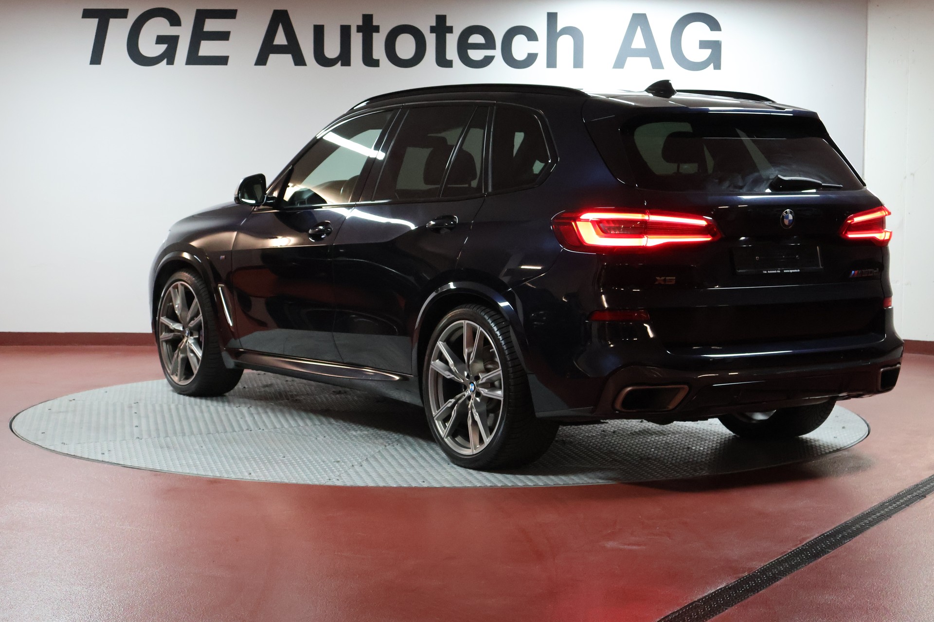 BMW X5 xDrive M50d Steptronic-image-19