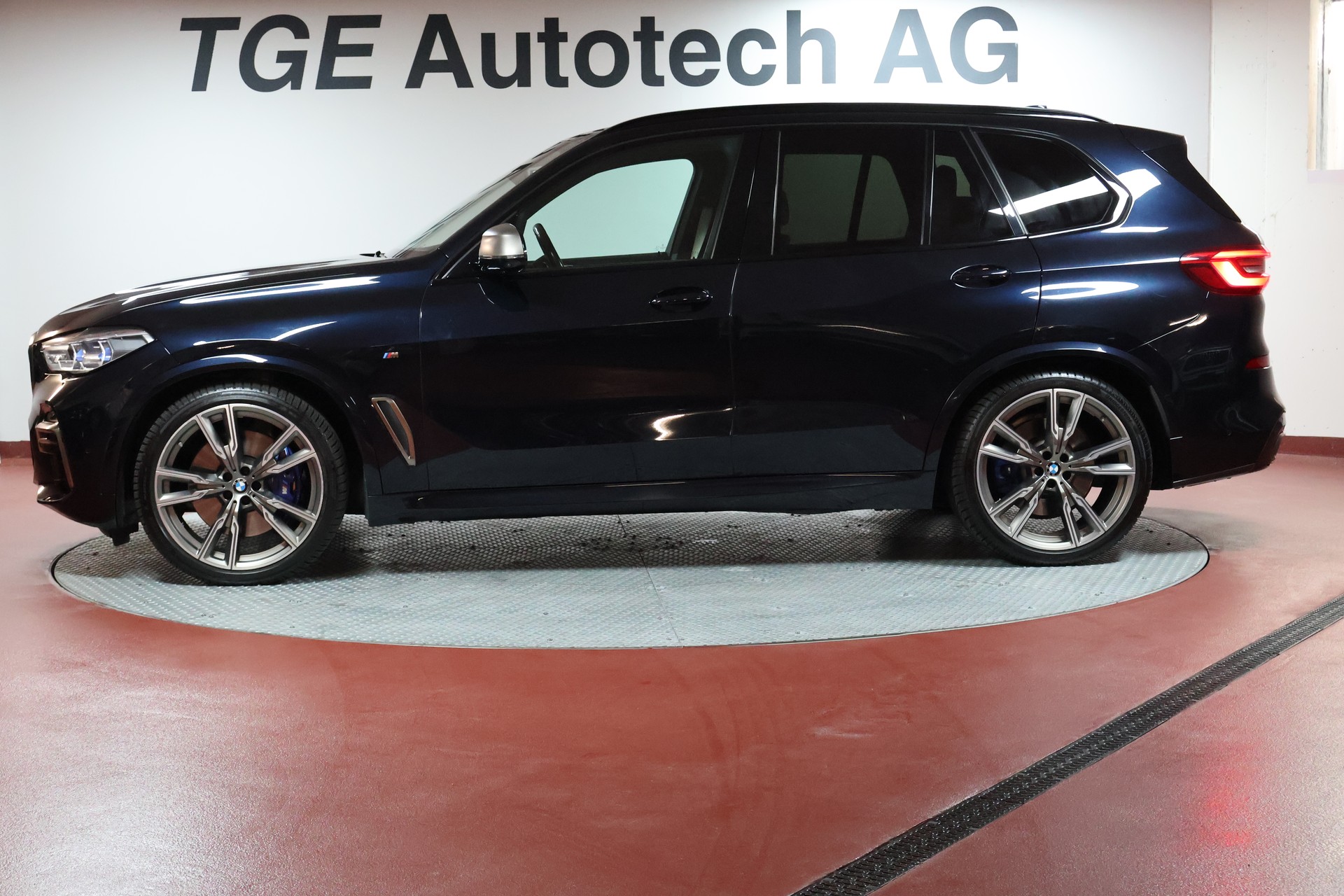 BMW X5 xDrive M50d Steptronic-showroom-element-3