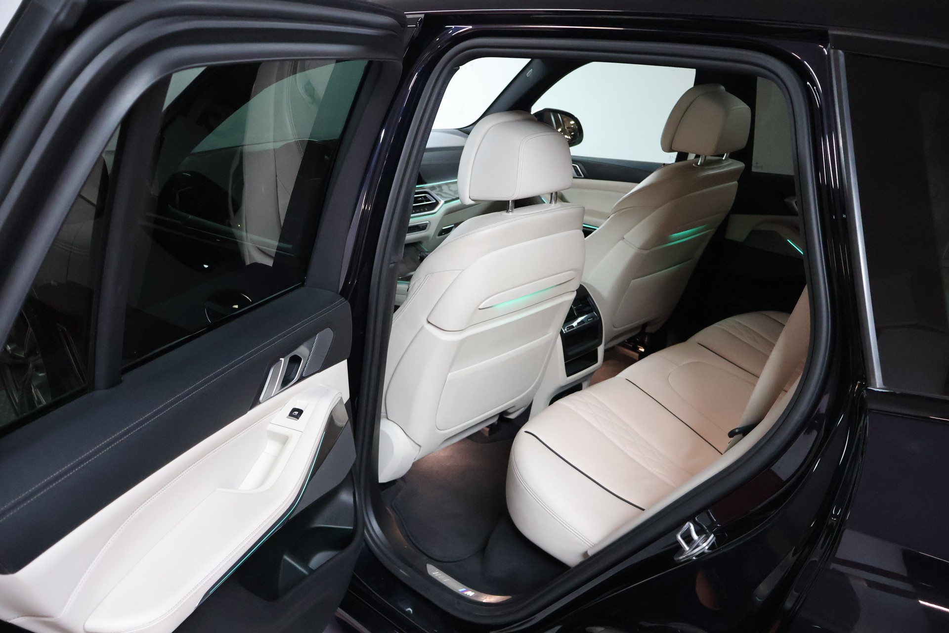 BMW X5 xDrive M50d Steptronic-image-16