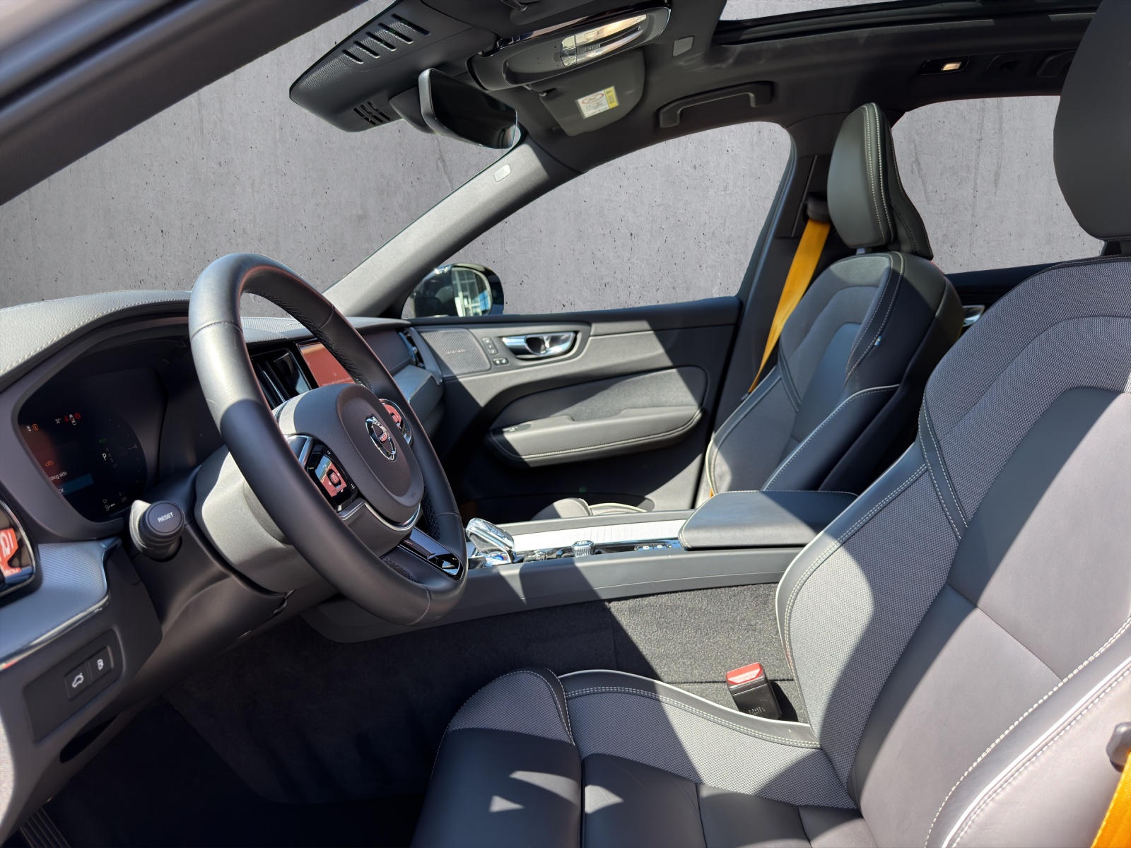 VOLVO XC60 2.0 T8 TE Polestar eAWD-image-9