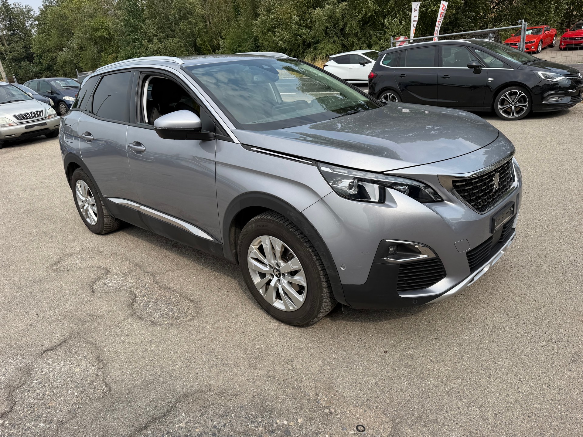 PEUGEOT 3008 1.2 PureTech Business Line EAT-image-2