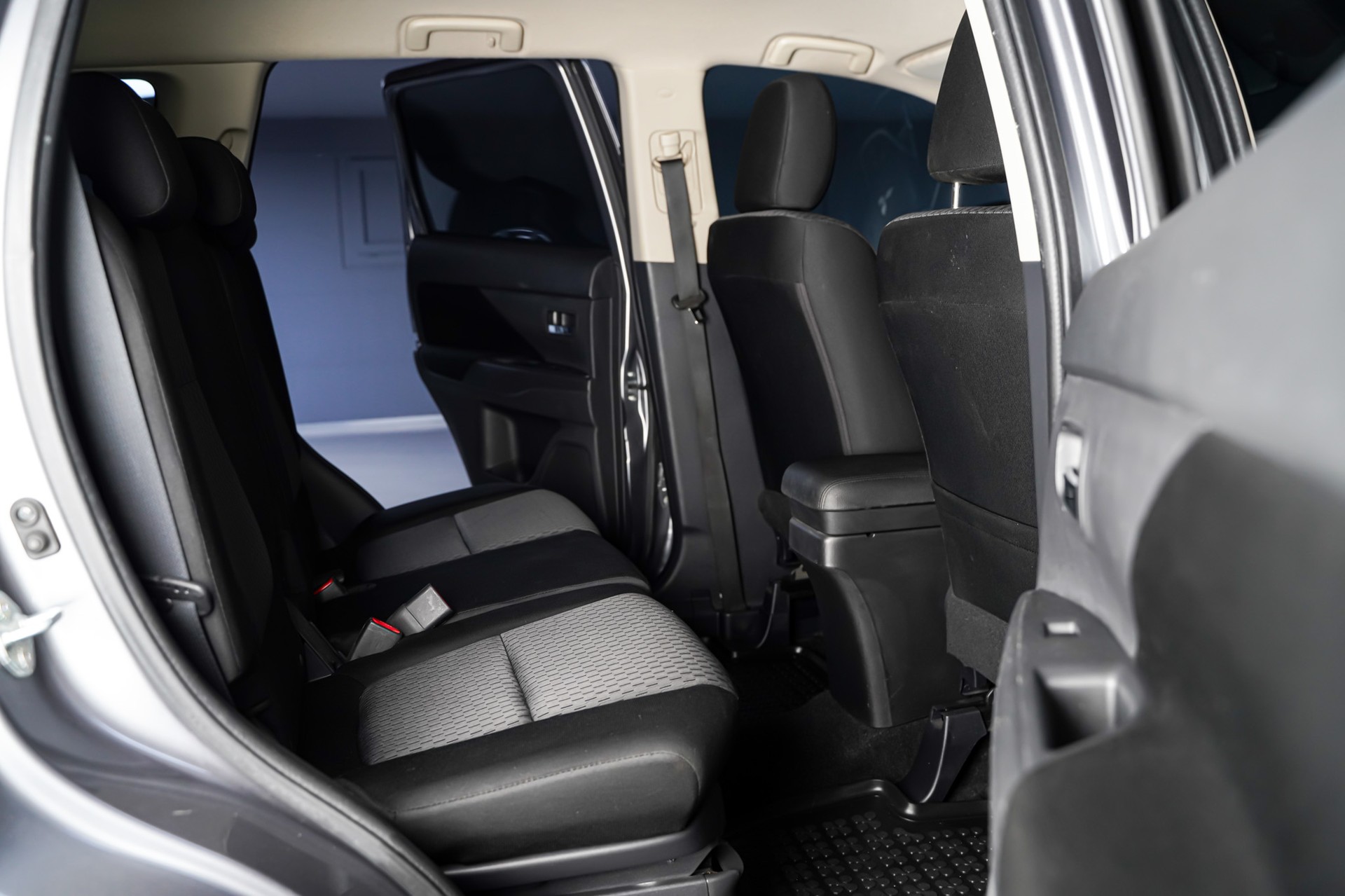 MITSUBISHI Outlander 2.0 Intense CVT-image-12