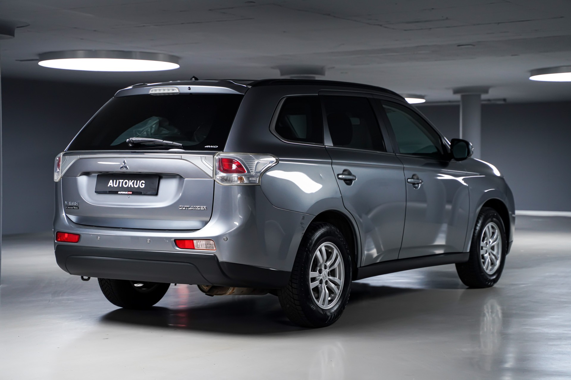 MITSUBISHI Outlander 2.0 Intense CVT-showroom-element-3