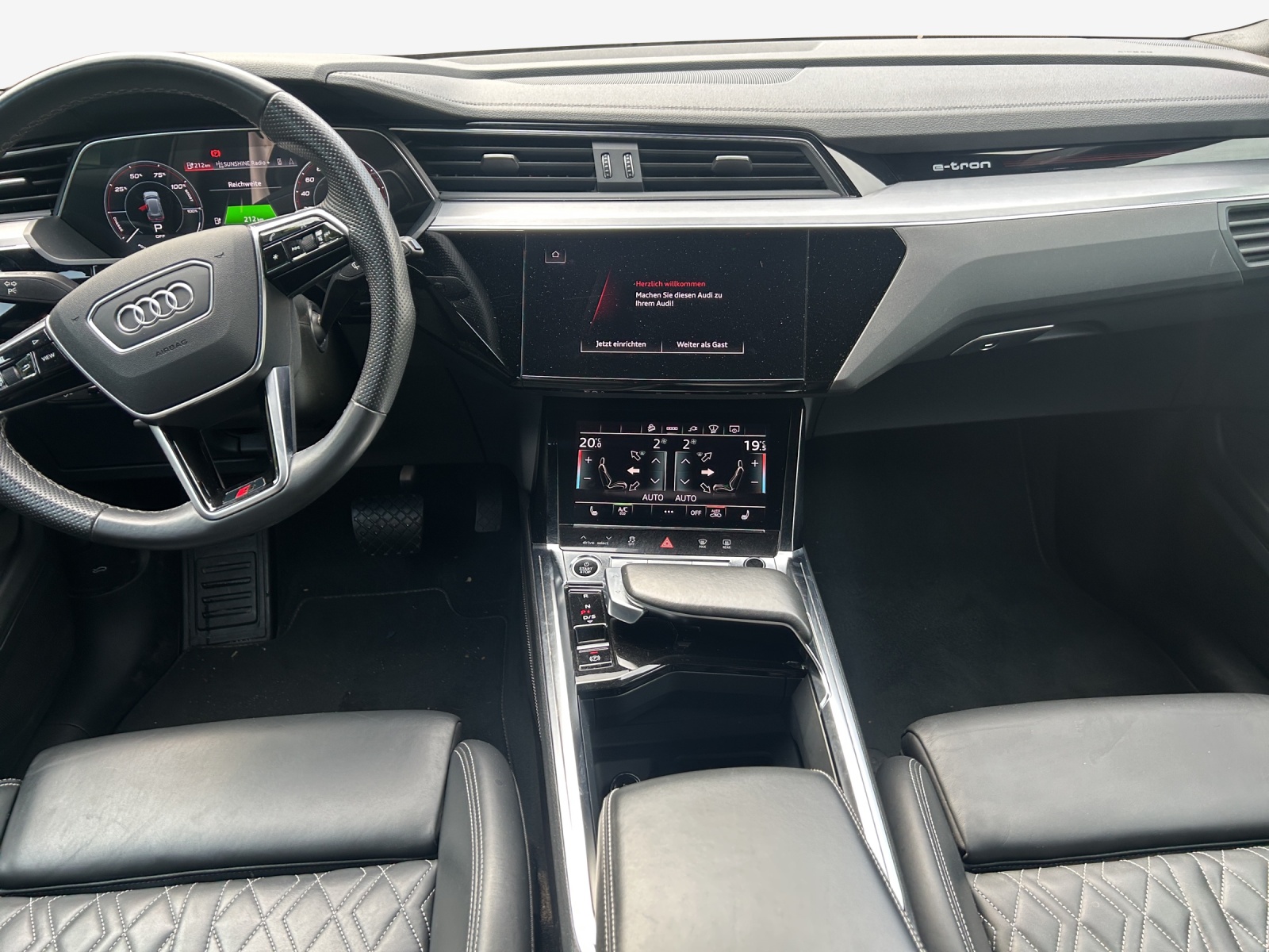 AUDI e-tron 55 S Line Black Edition quattro-image-10
