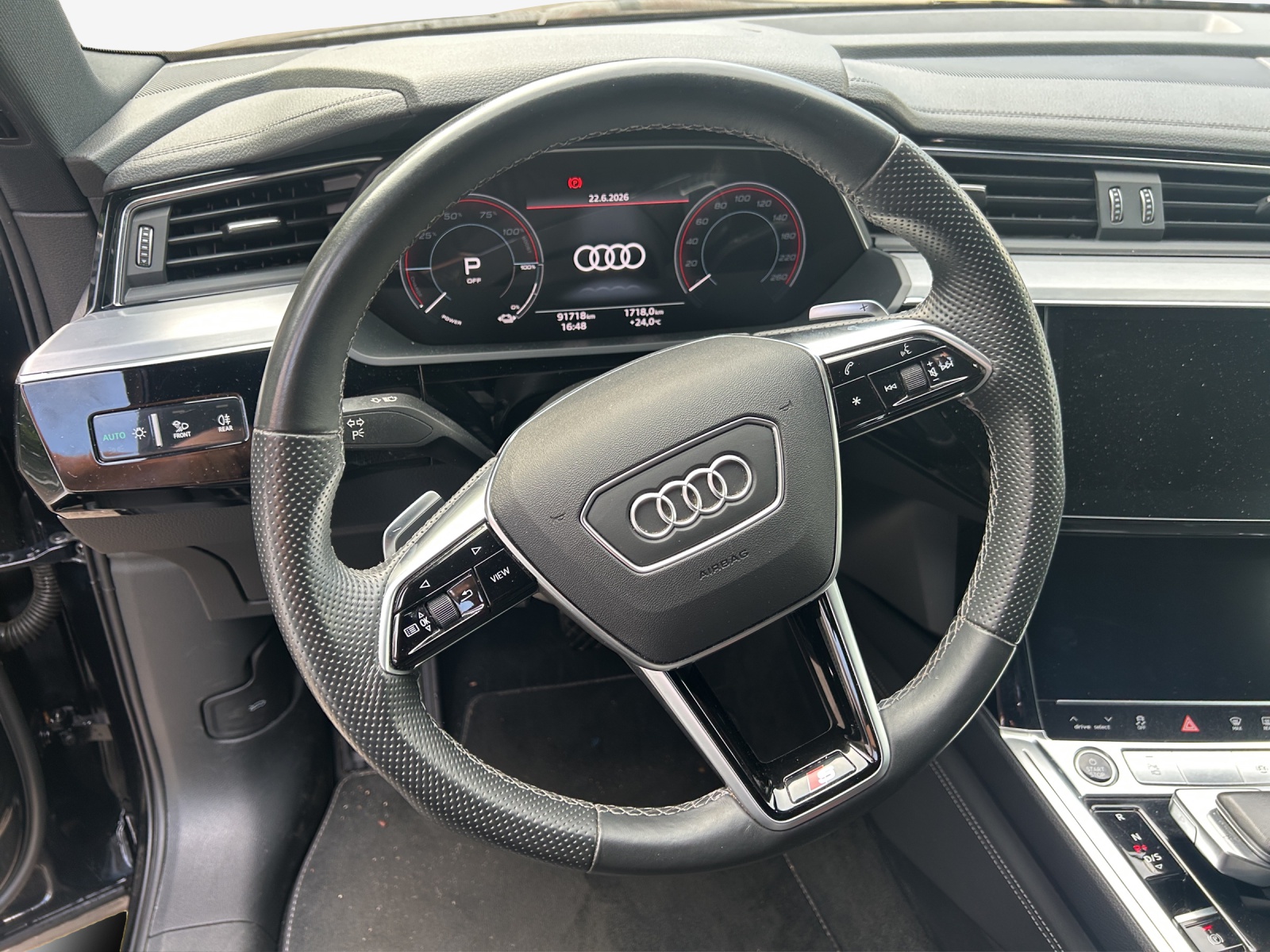 AUDI e-tron 55 S Line Black Edition quattro-image-9