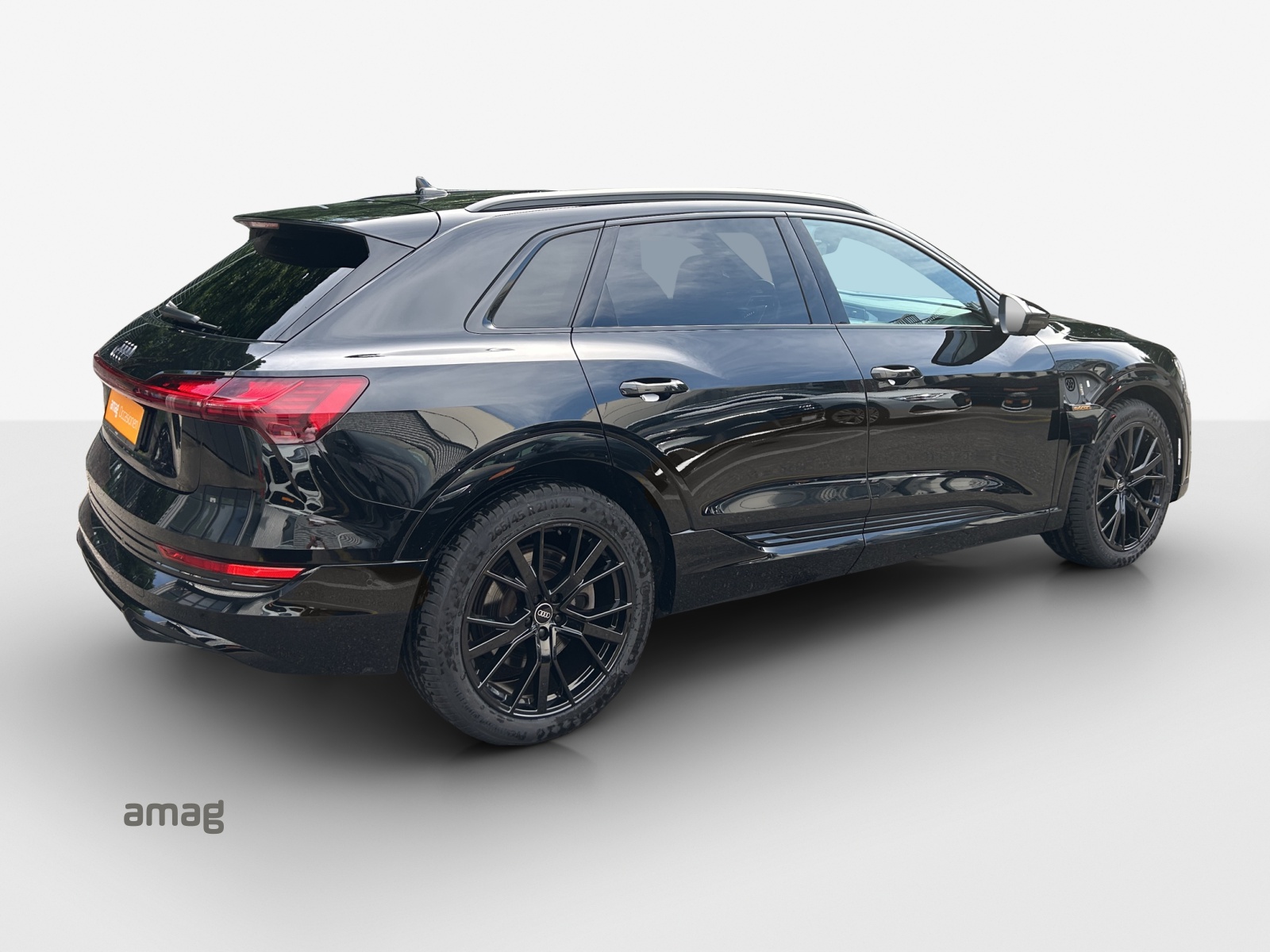 AUDI e-tron 55 S Line Black Edition quattro-image-4