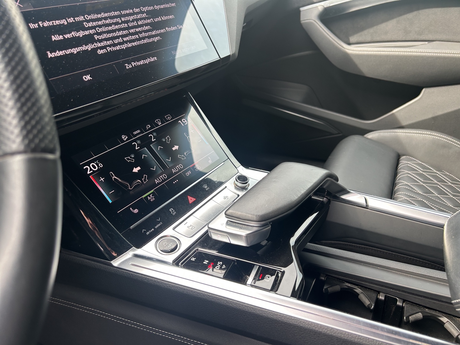 AUDI e-tron 55 S Line Black Edition quattro-image-14
