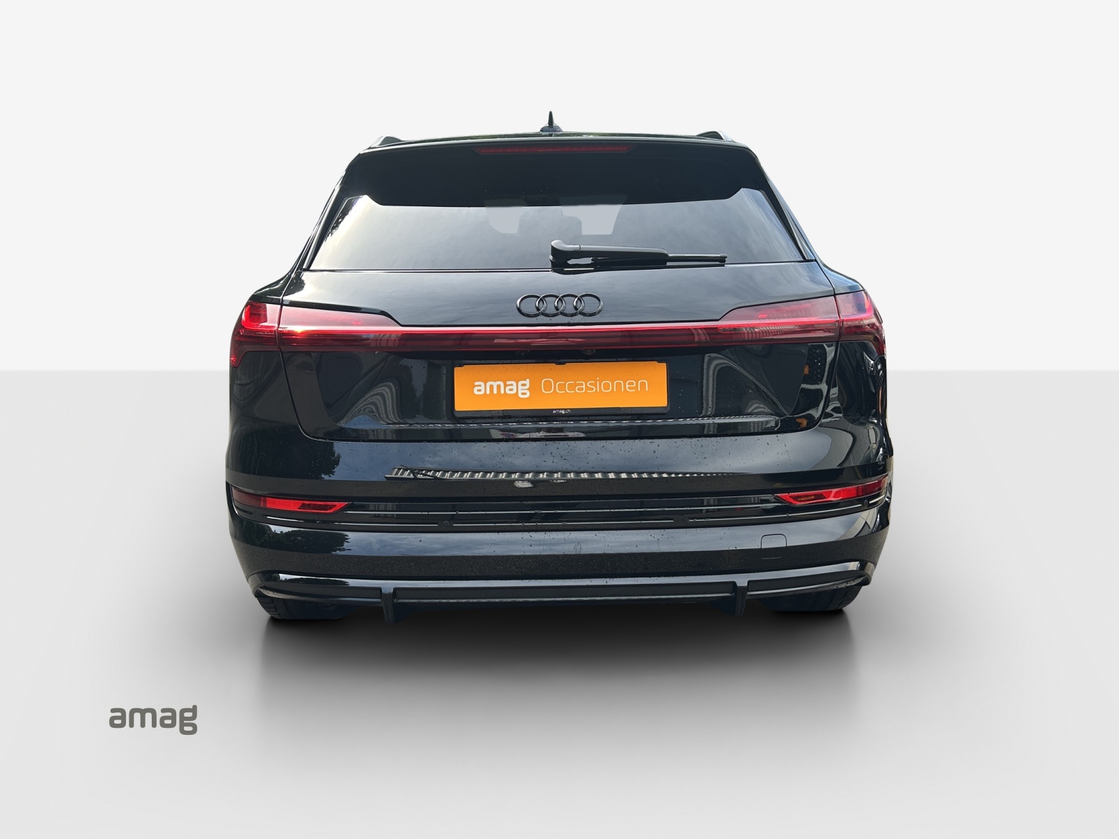 AUDI e-tron 55 S Line Black Edition quattro-showroom-element-3