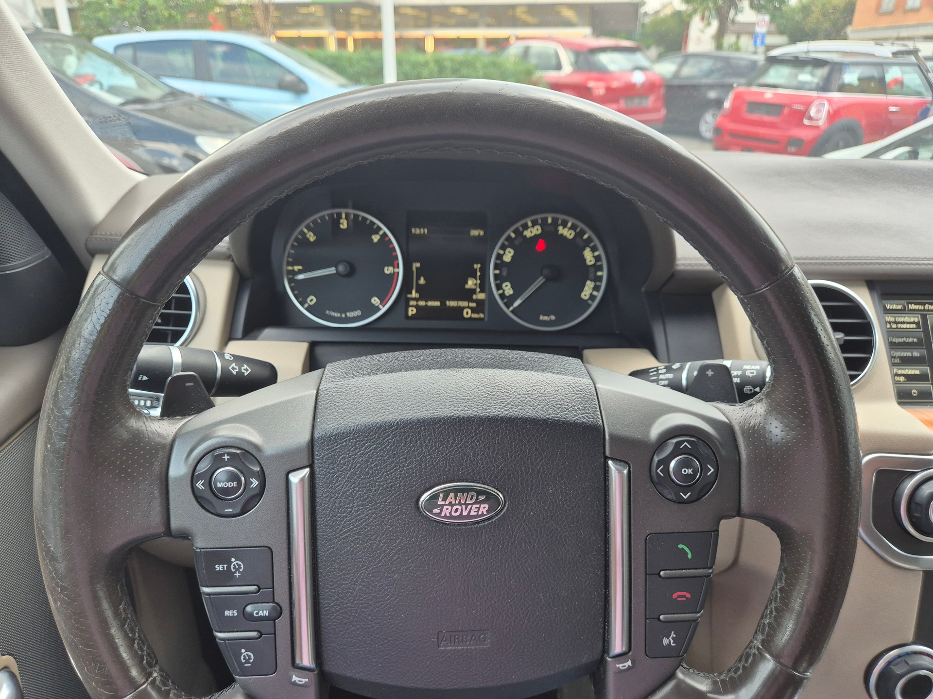 LAND ROVER Discovery 3.0 SDV6 HSE Luxury Automatic-image-13