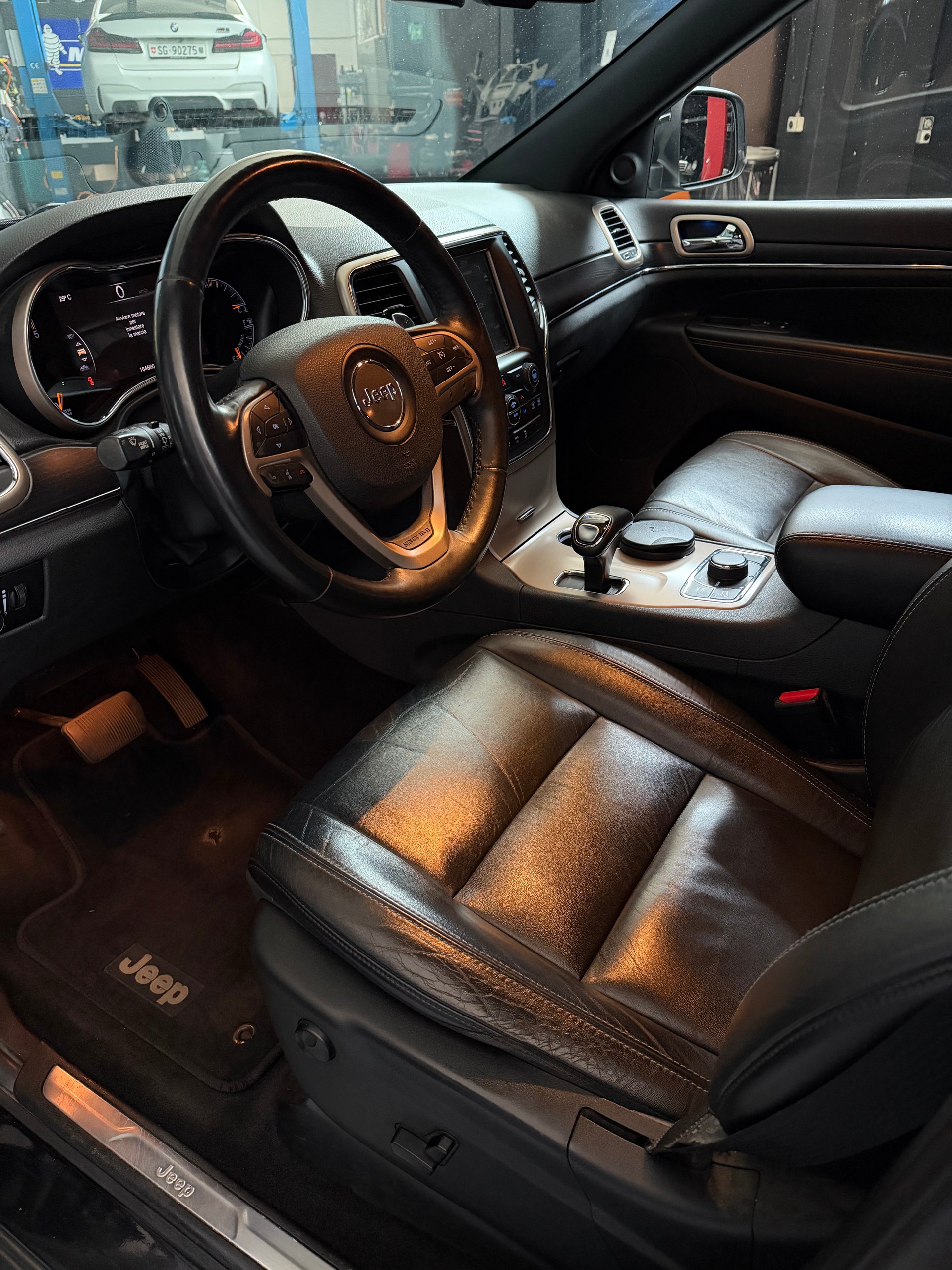 JEEP Grand Cherokee 3.0 CRD Limited Automatic-showroom-element-3
