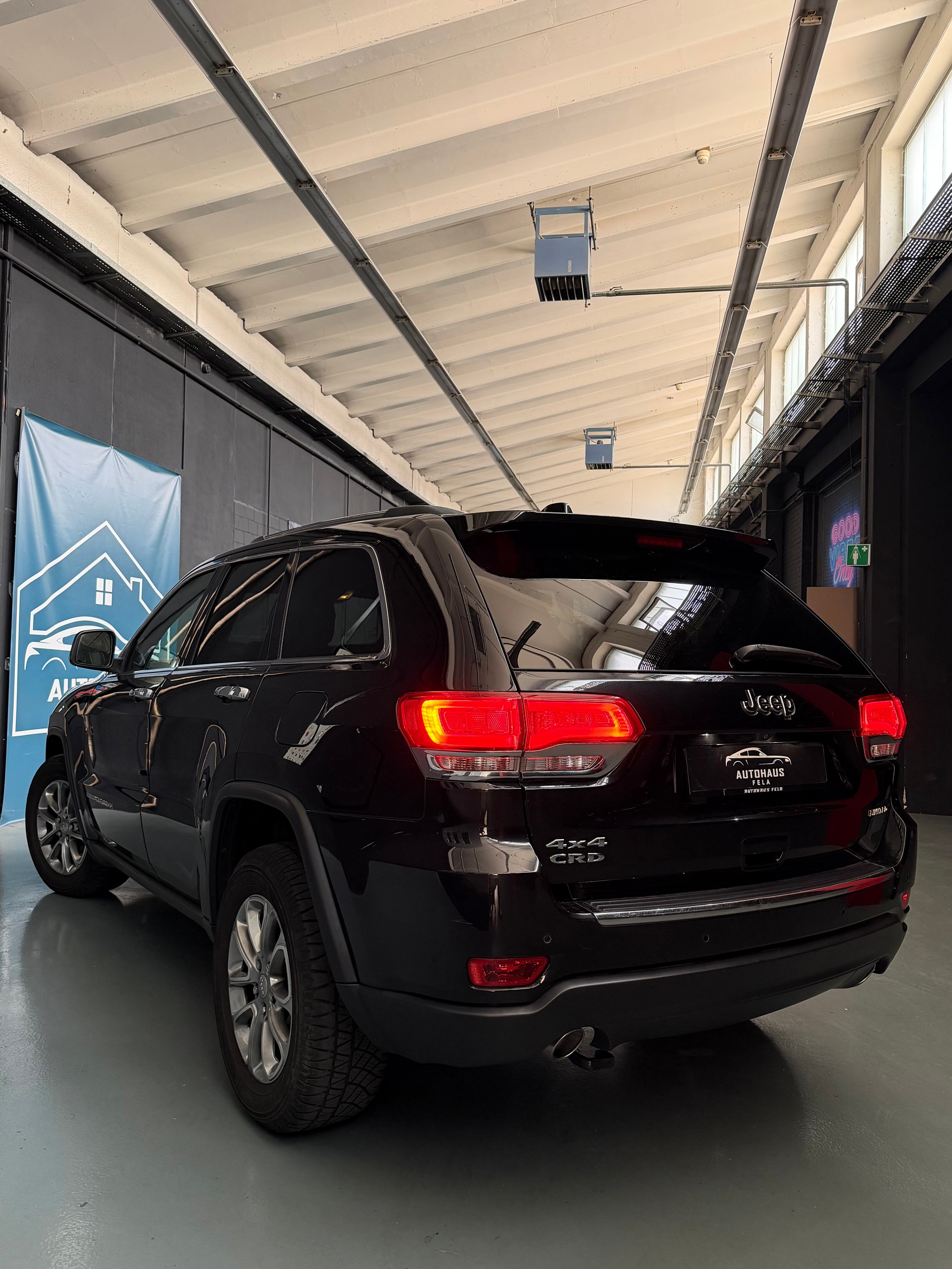 JEEP Grand Cherokee 3.0 CRD Limited Automatic-showroom-element-2