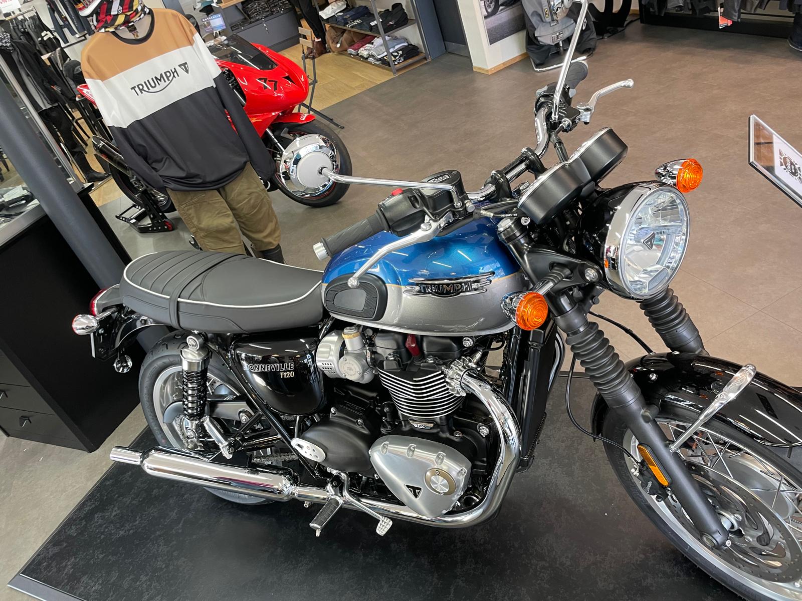 TRIUMPH Bonneville T120-image-2