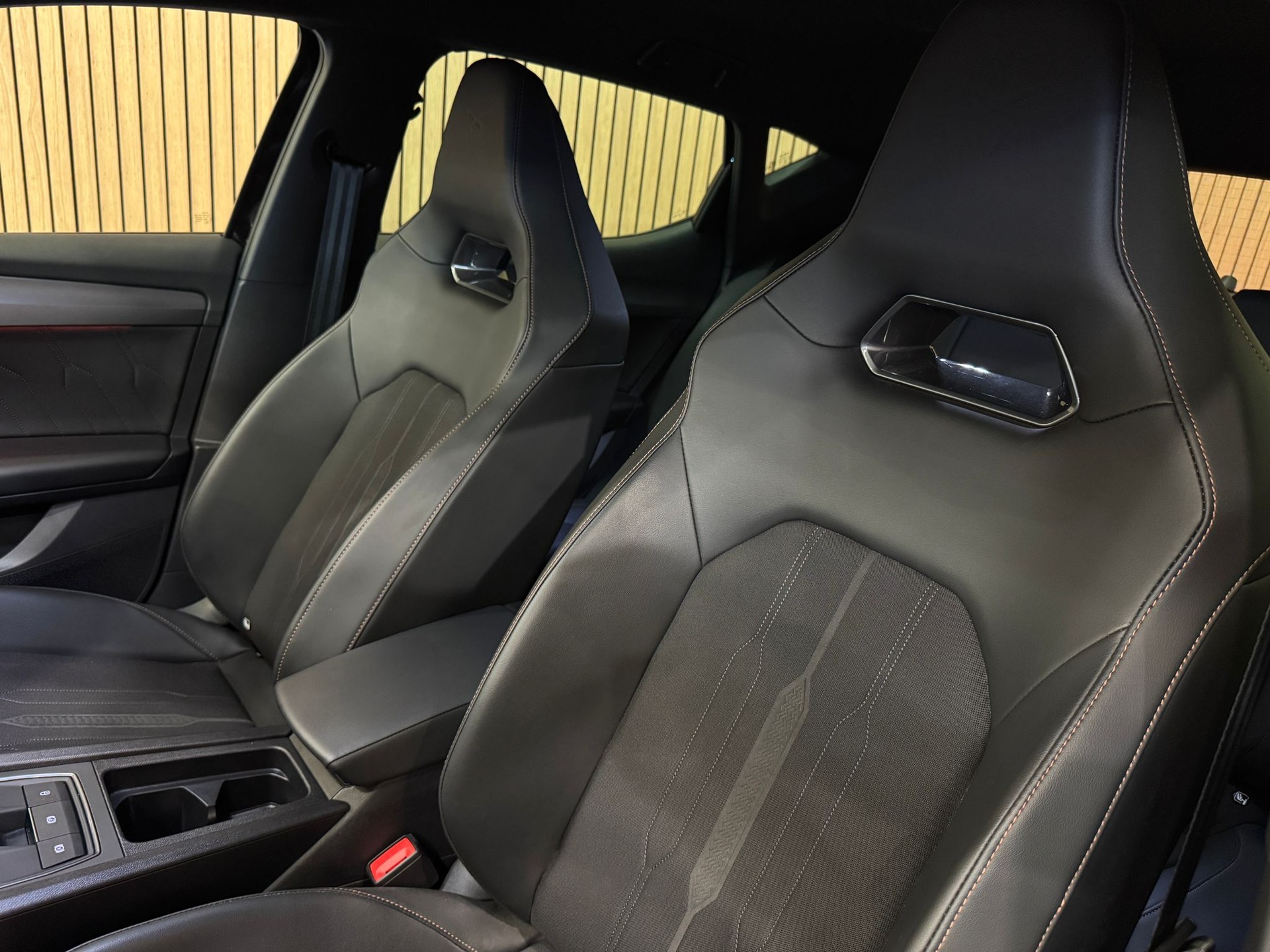 CUPRA LEON 1.4 e-HYBRID pHEV DSG-image-24
