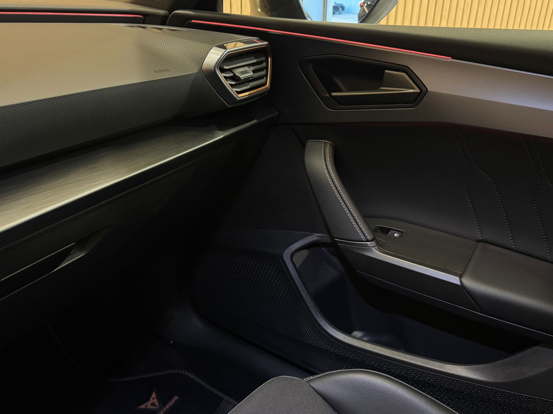 CUPRA LEON 1.4 e-HYBRID pHEV DSG-image-14