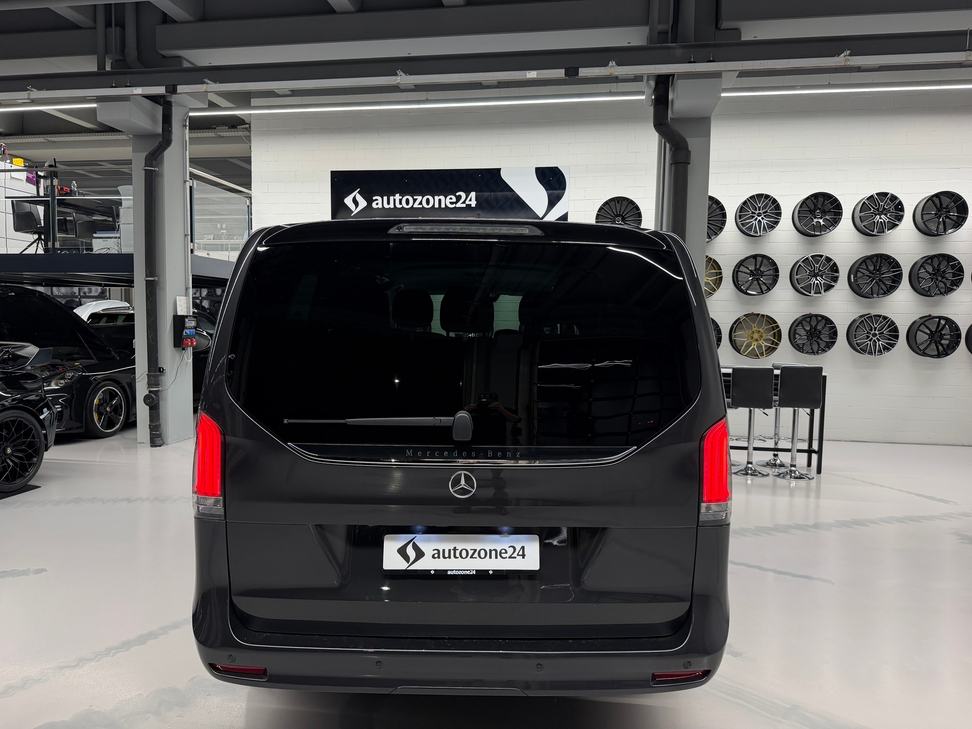 MERCEDES-BENZ V 250 d Avantgarde 4Matic lang Van *CH-Auto*Graits Service*Werksgarantie MSI bis 17.12.2027*7-Platz*-image-4