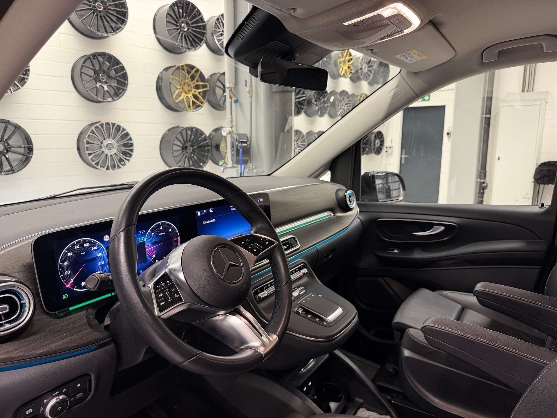 MERCEDES-BENZ V 250 d Avantgarde 4Matic lang Van *CH-Auto*Graits Service*Werksgarantie MSI bis 17.12.2027*7-Platz*-image-15