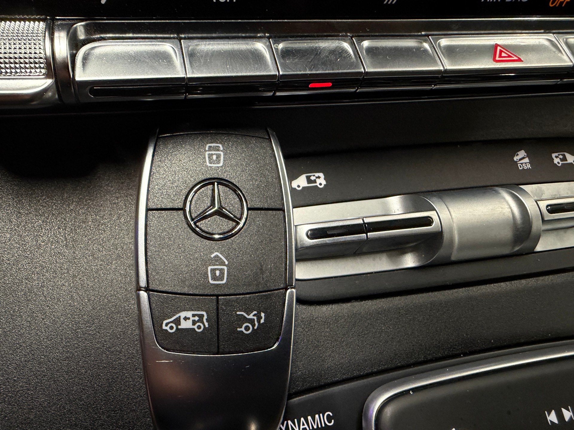 MERCEDES-BENZ V 250 d Avantgarde 4Matic lang Van *CH-Auto*Graits Service*Werksgarantie MSI bis 17.12.2027*7-Platz*-image-18