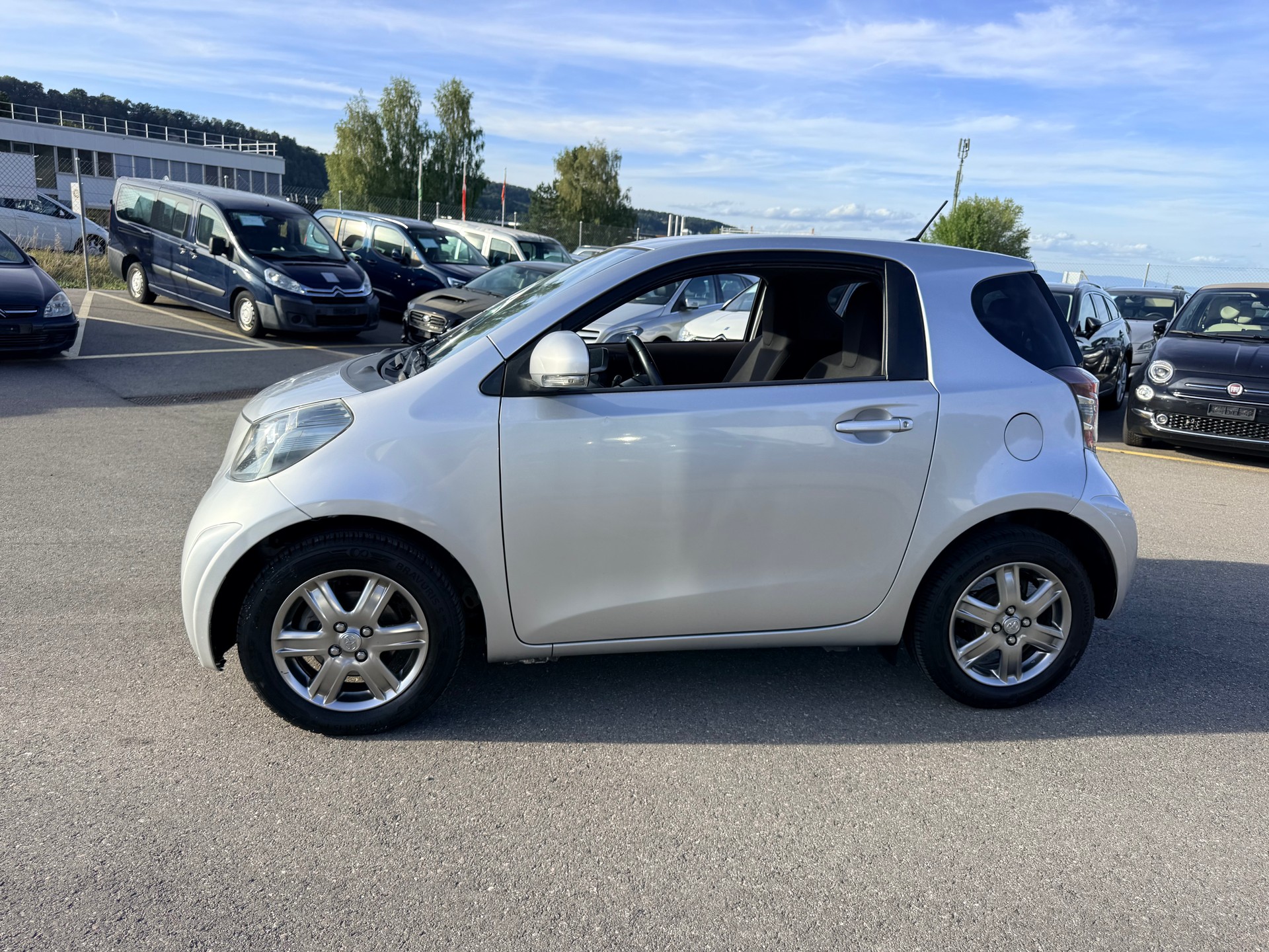 TOYOTA iQ2 1.0 VVT-i-image-2
