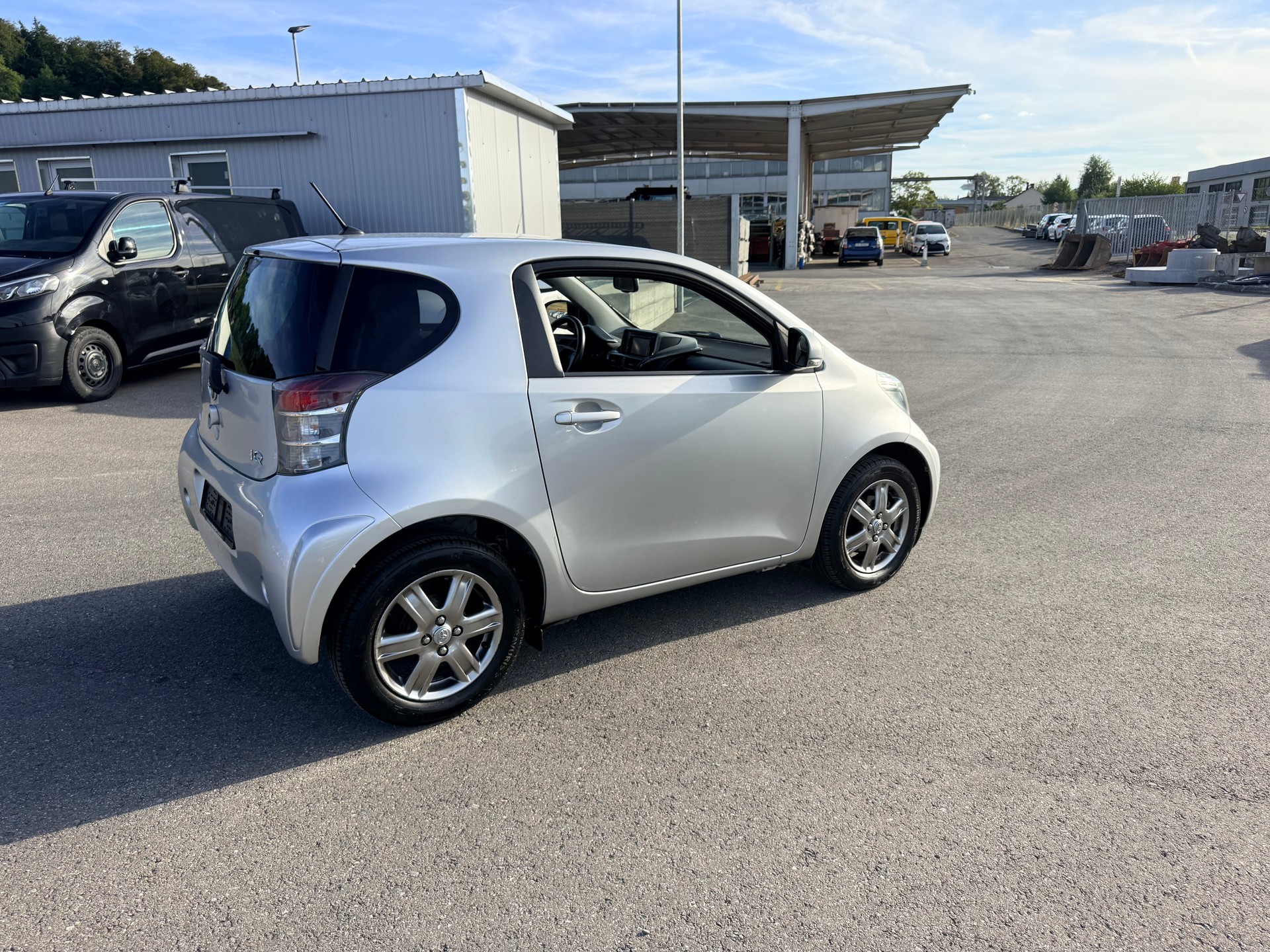 TOYOTA iQ2 1.0 VVT-i-image-8