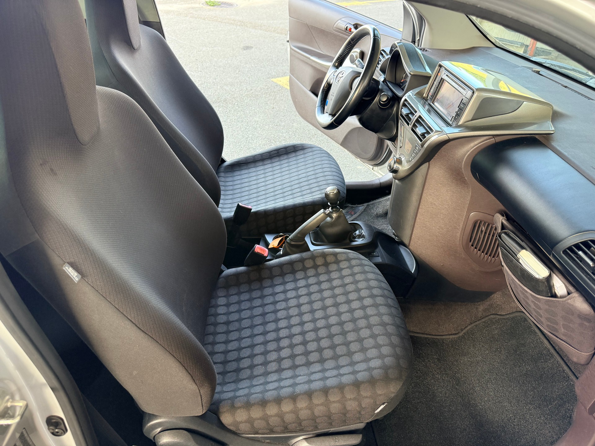 TOYOTA iQ2 1.0 VVT-i-image-11