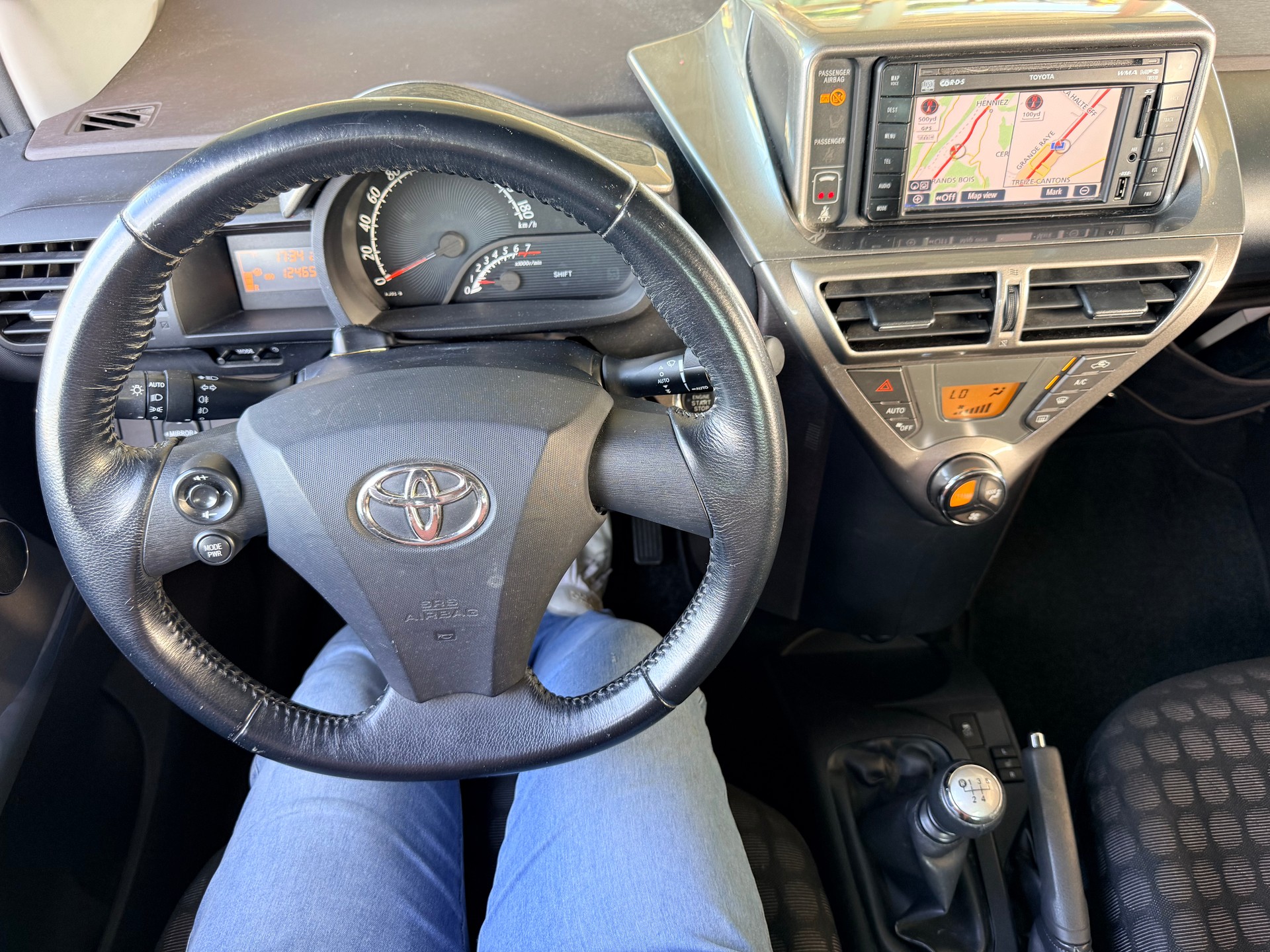 TOYOTA iQ2 1.0 VVT-i-image-13