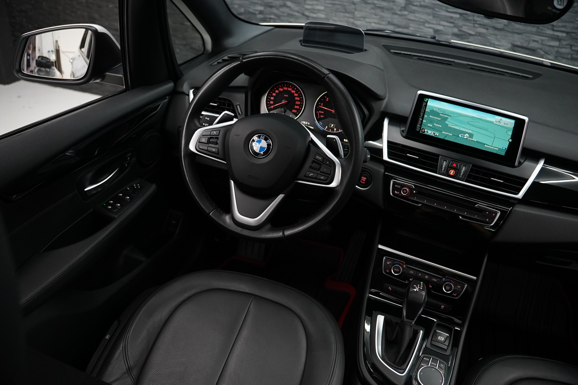 BMW 225i xDrive Active Tourer Steptronic-image-21