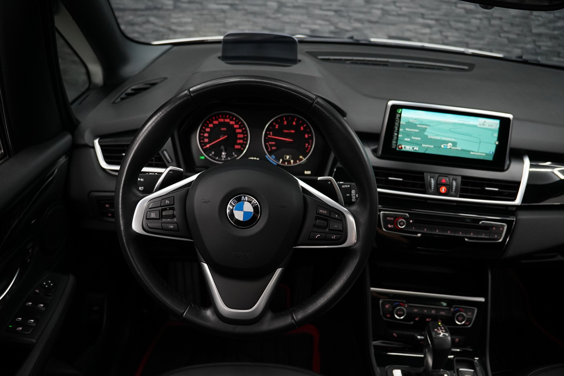 BMW 225i xDrive Active Tourer Steptronic-image-23