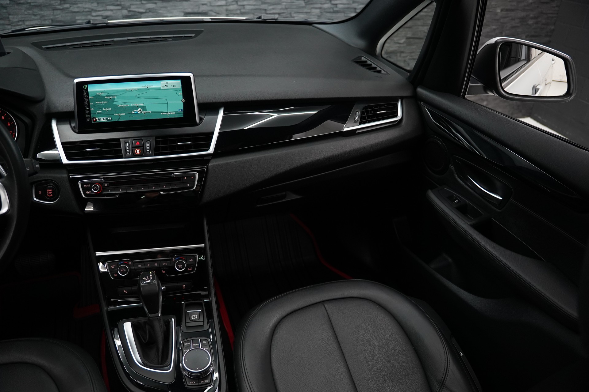 BMW 225i xDrive Active Tourer Steptronic-image-22