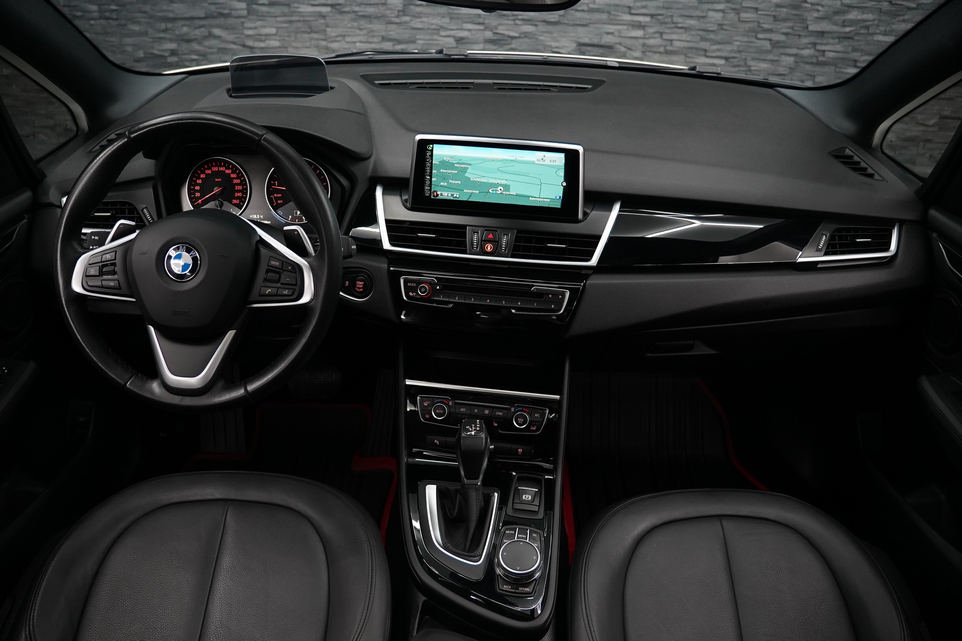 BMW 225i xDrive Active Tourer Steptronic-image-16