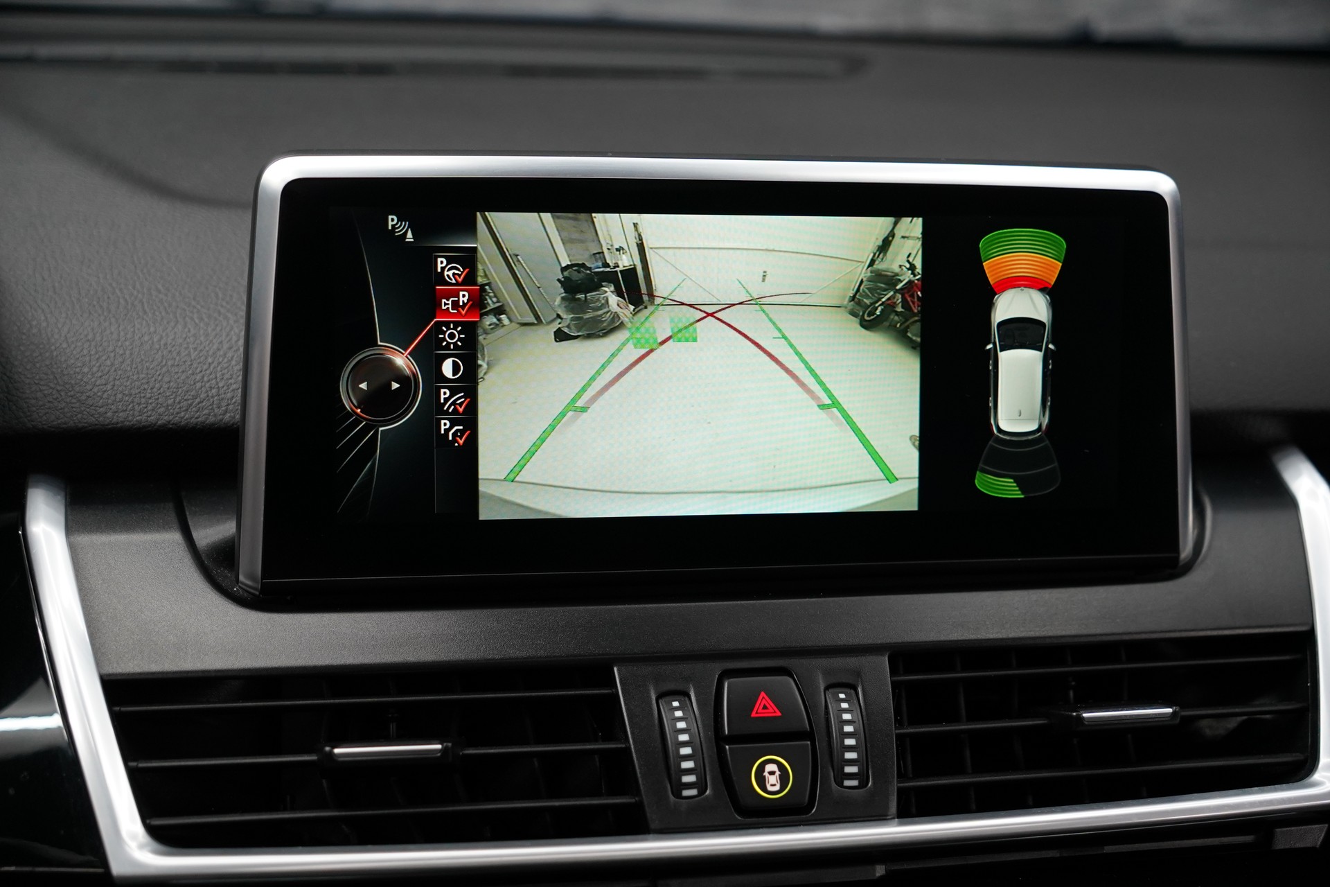 BMW 225i xDrive Active Tourer Steptronic-image-24