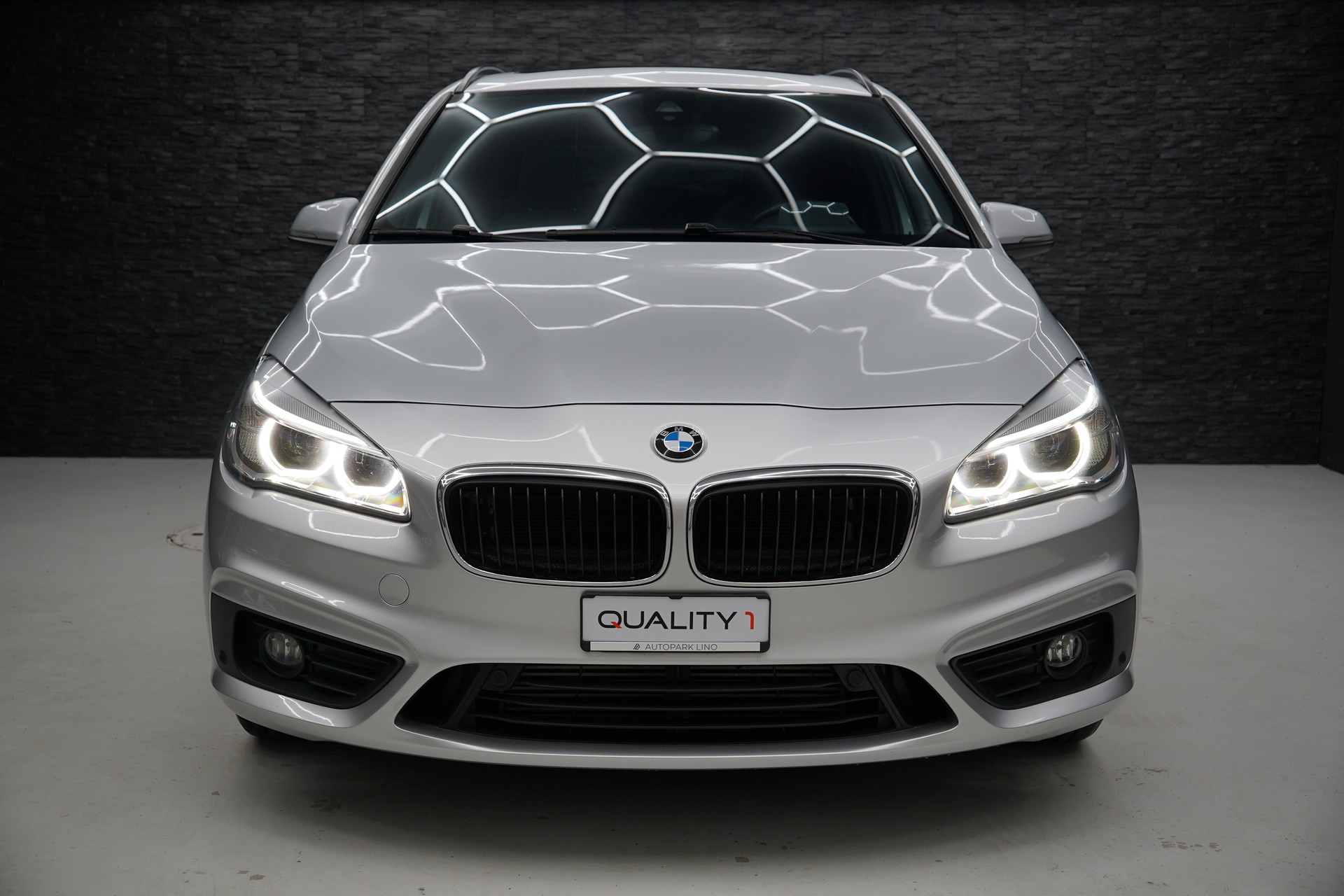 BMW 225i xDrive Active Tourer Steptronic-showroom-element-1