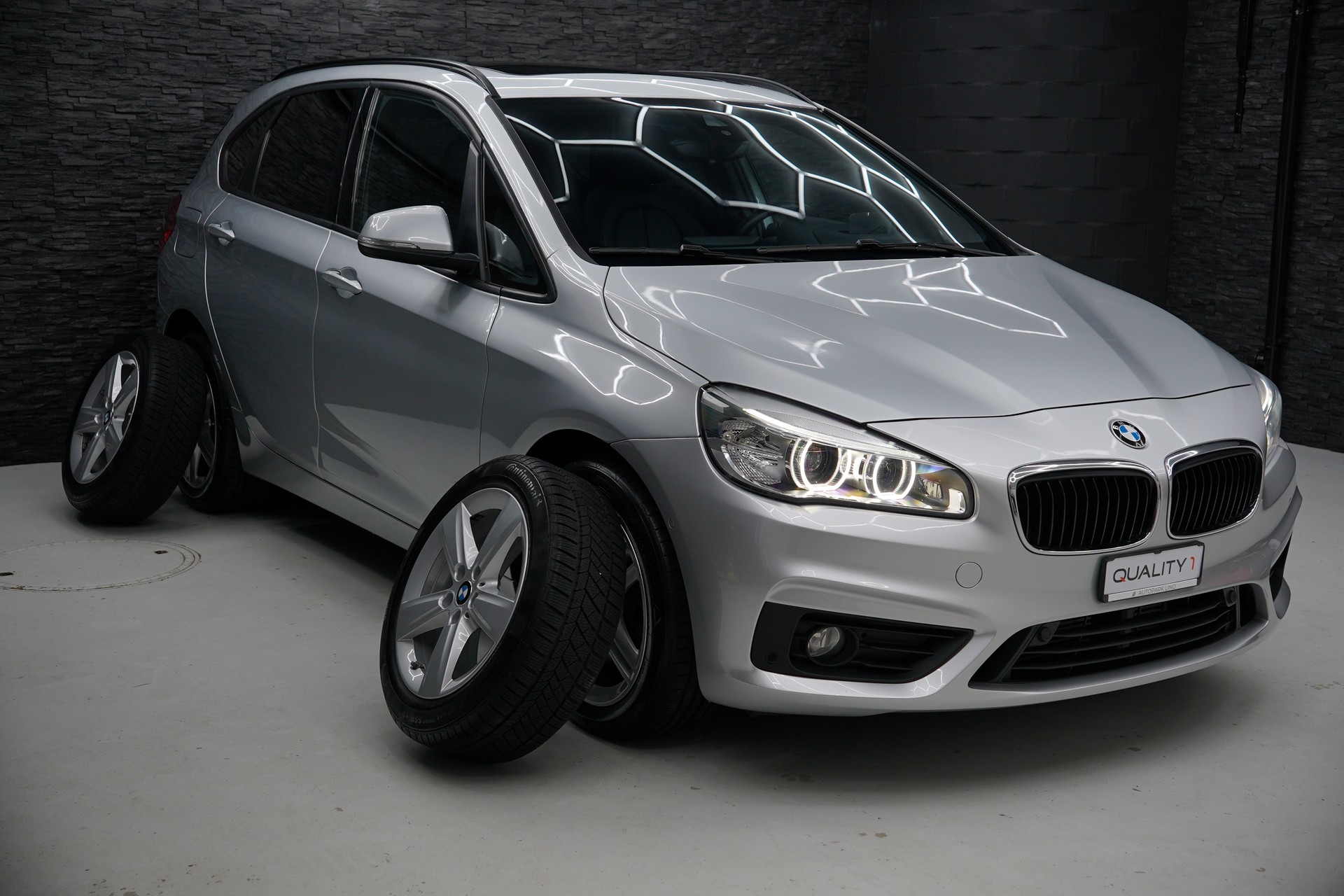 BMW 225i xDrive Active Tourer Steptronic-image-6