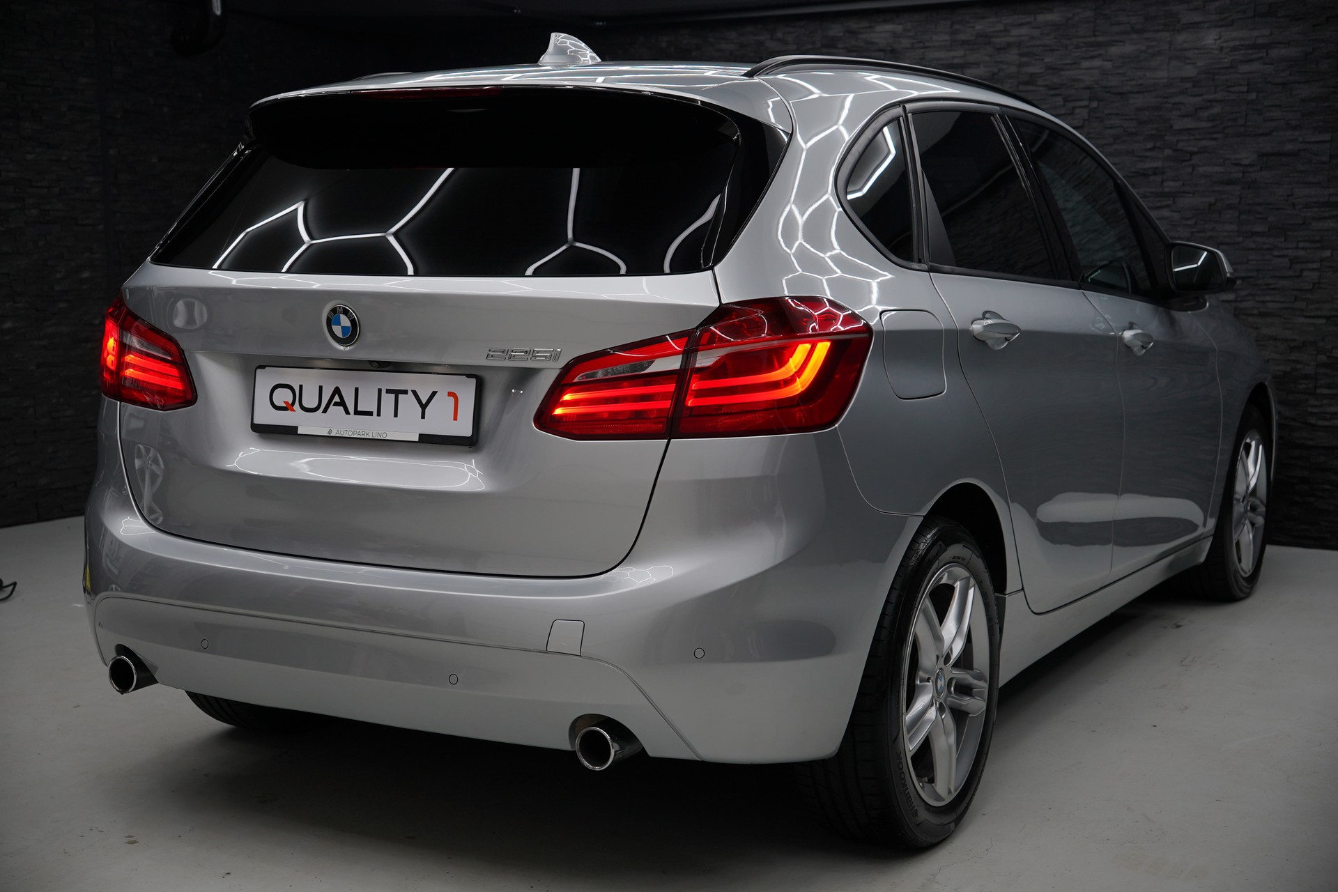 BMW 225i xDrive Active Tourer Steptronic-image-5