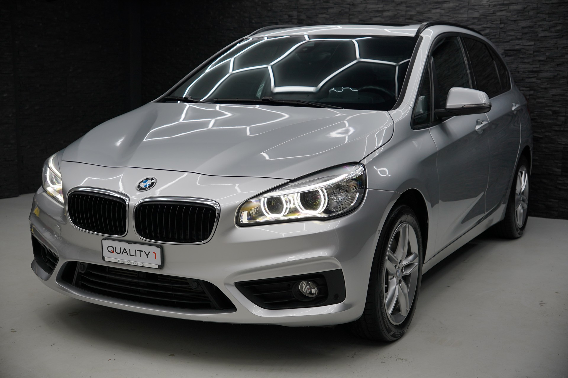BMW 225i xDrive Active Tourer Steptronic-showroom-element-2