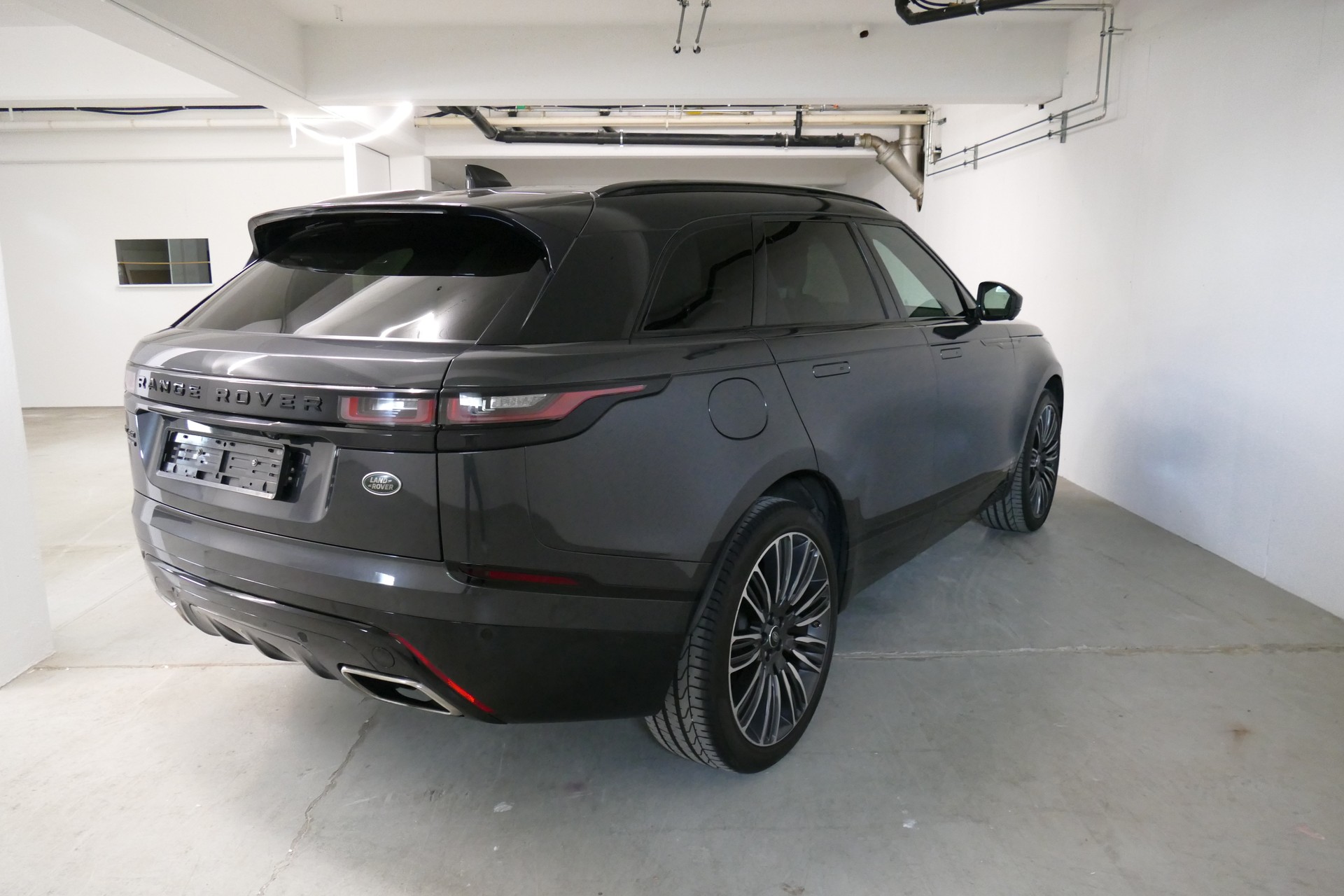 LAND ROVER 3.0 V6 R-Dynamic HSE-image-4