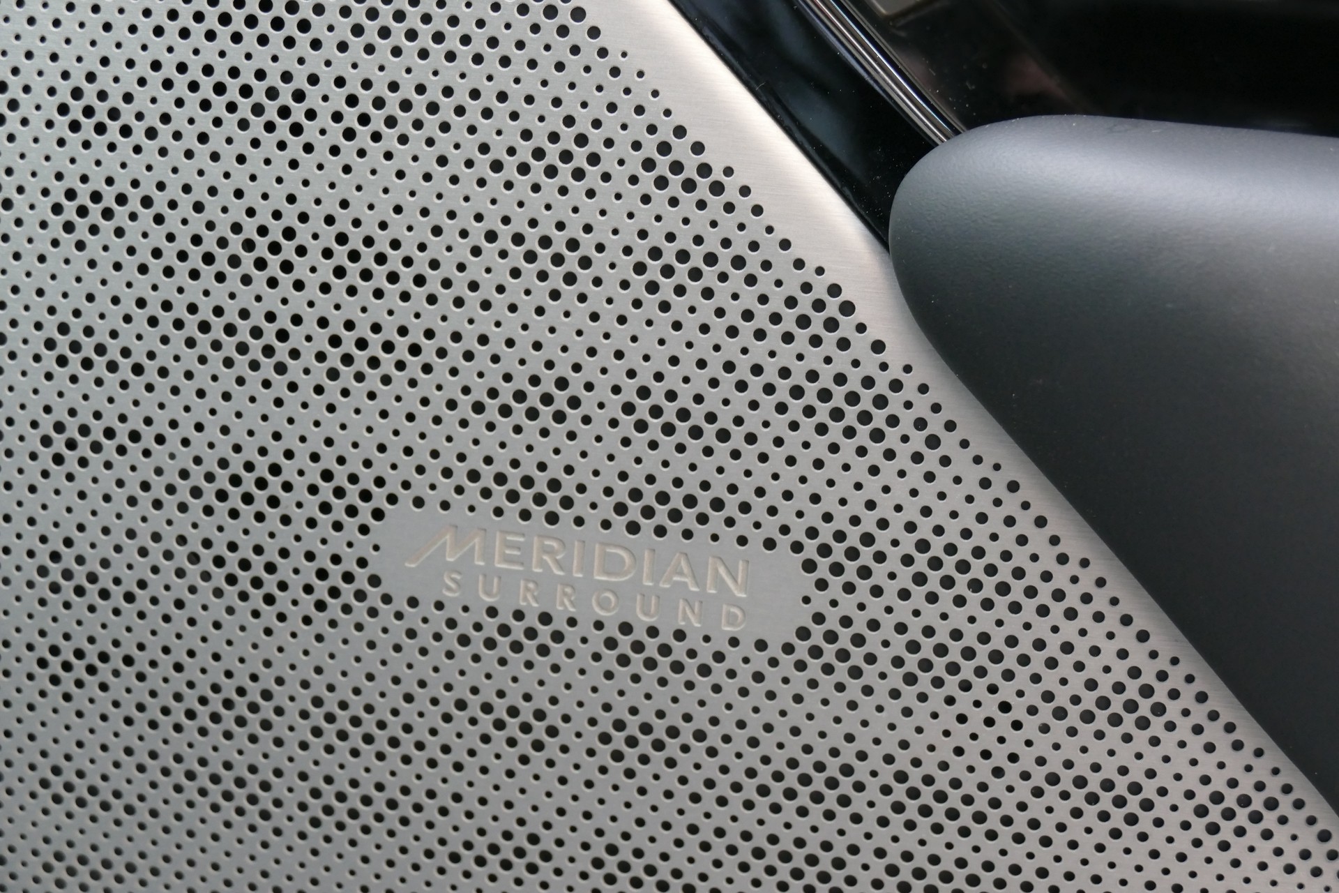 LAND ROVER 3.0 V6 R-Dynamic HSE-image-7