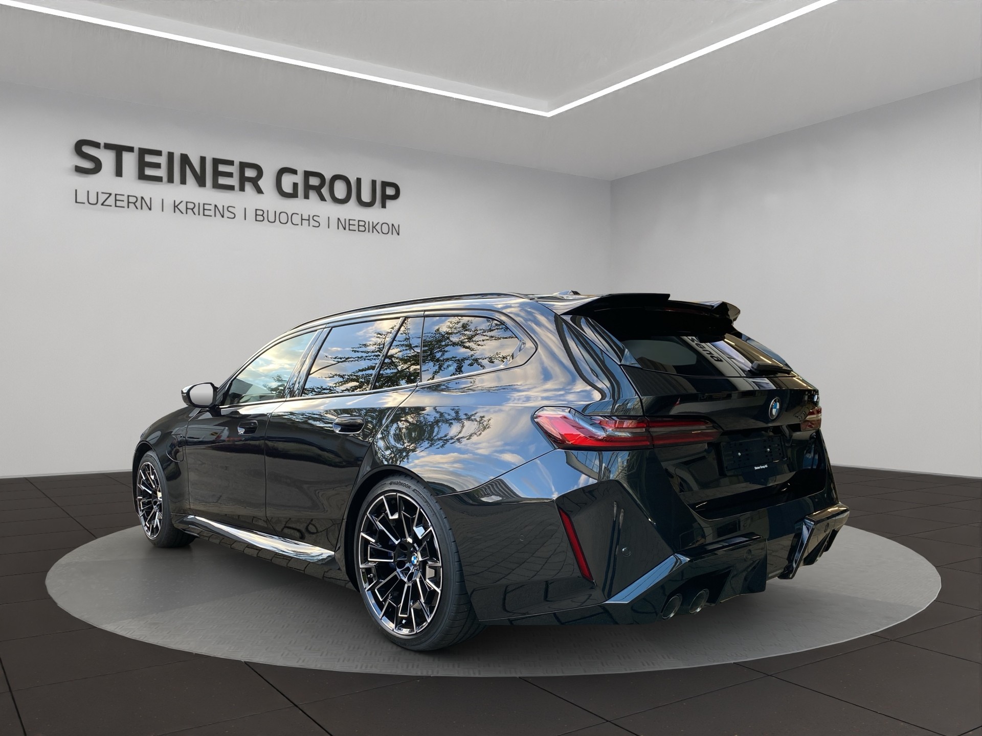 BMW M5 xDrive Touring-image-6