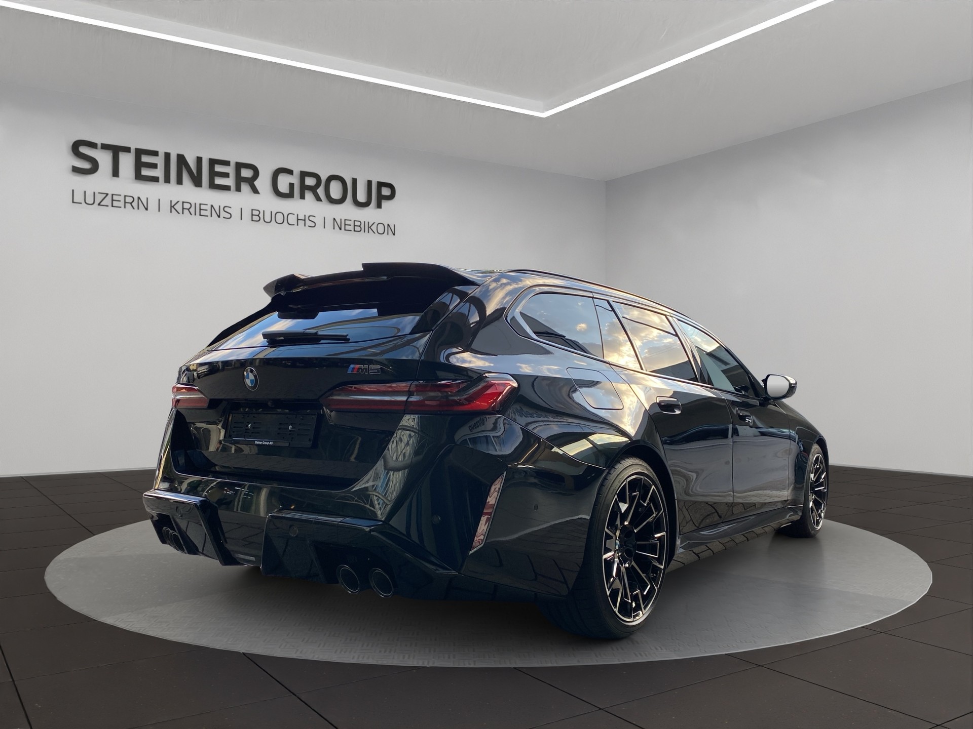 BMW M5 xDrive Touring-image-4