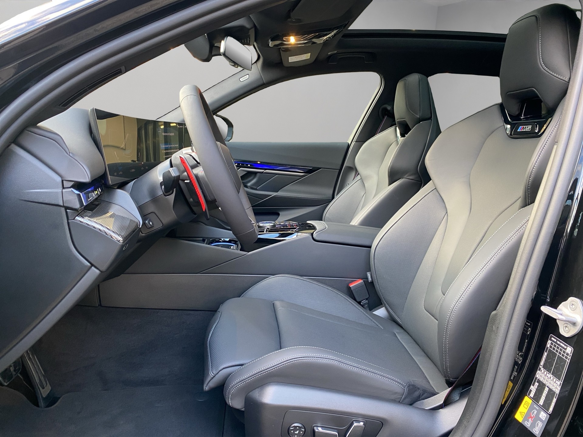 BMW M5 xDrive Touring-image-9