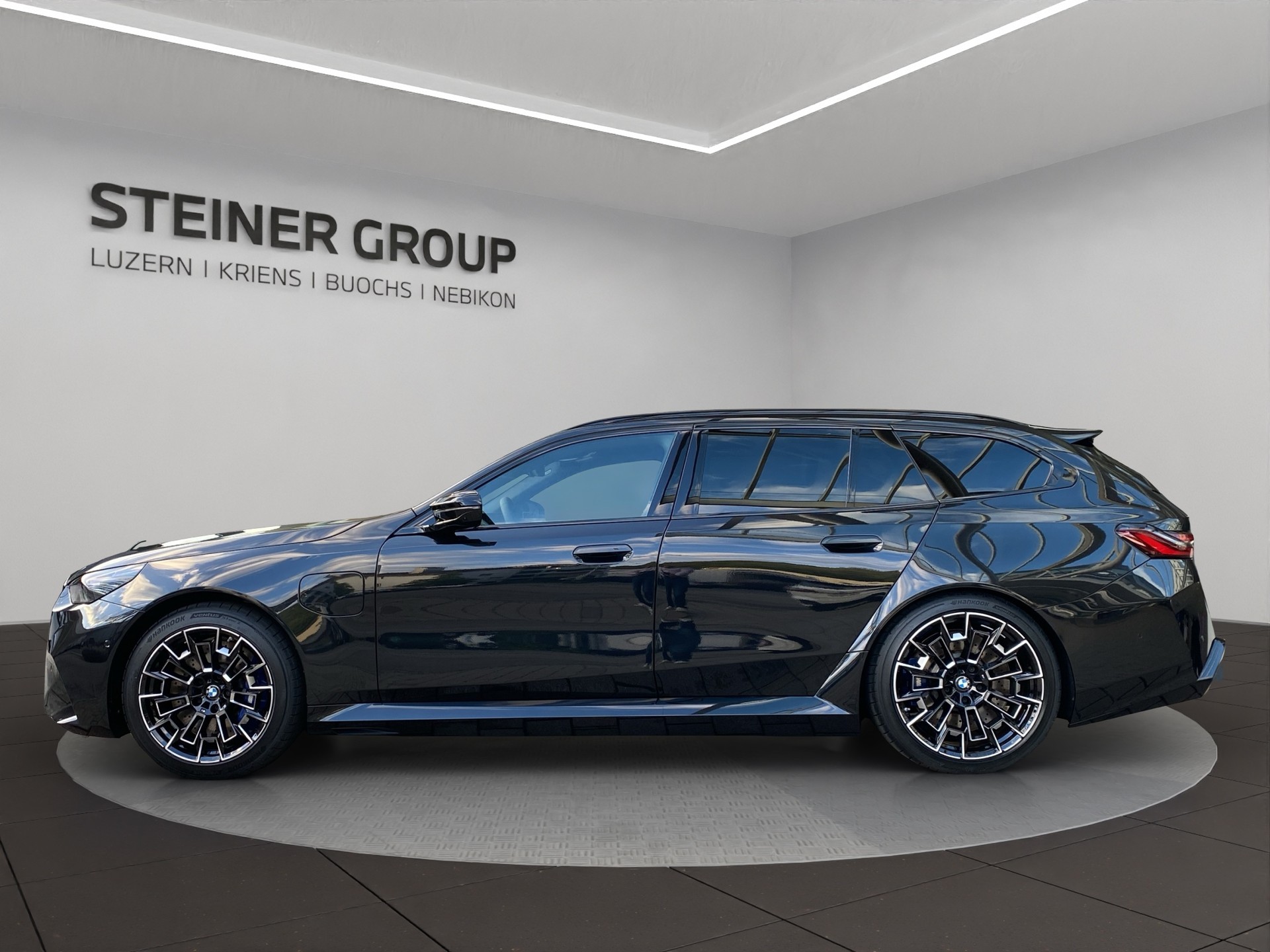 BMW M5 xDrive Touring-image-7