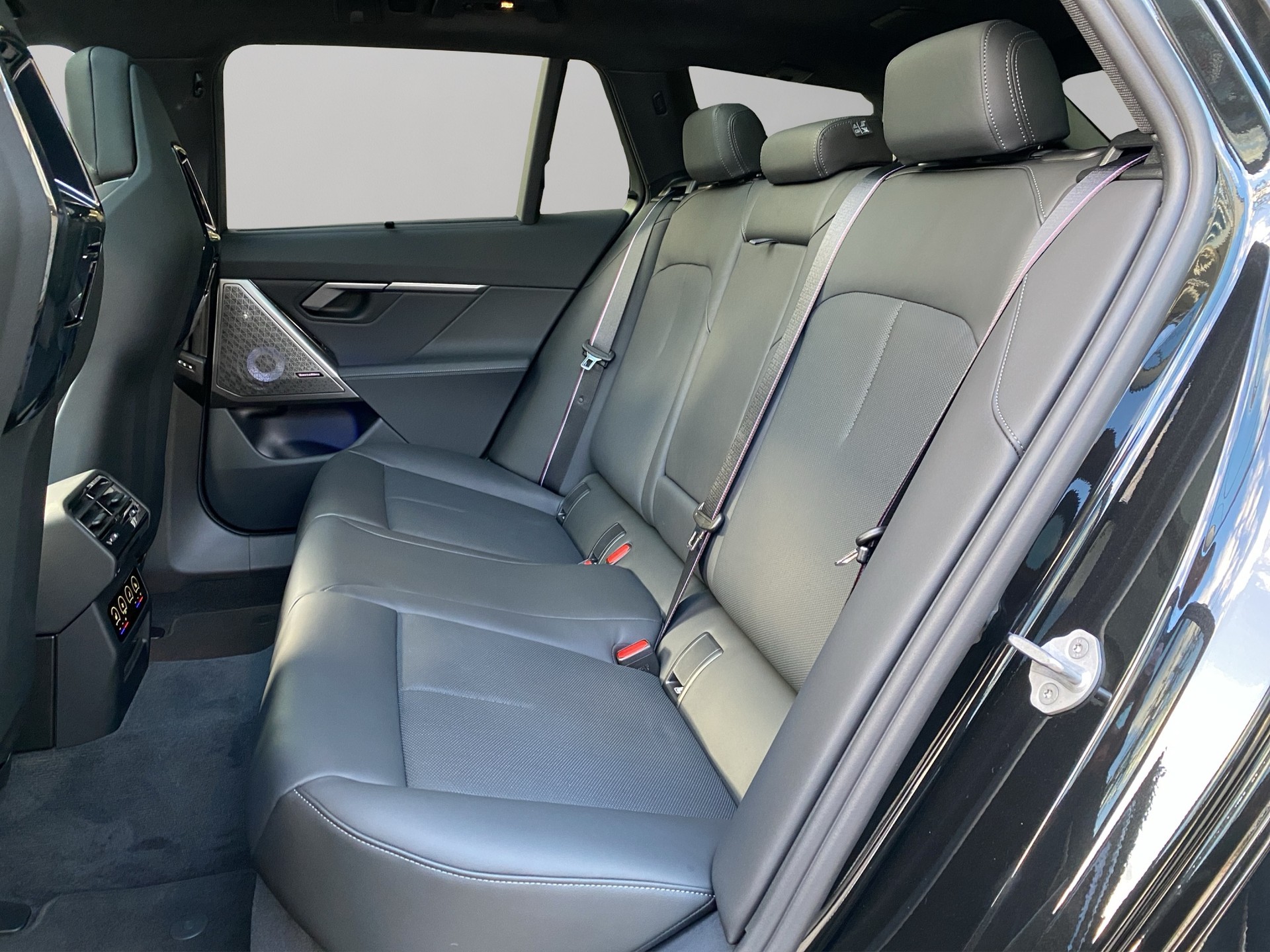 BMW M5 xDrive Touring-image-17