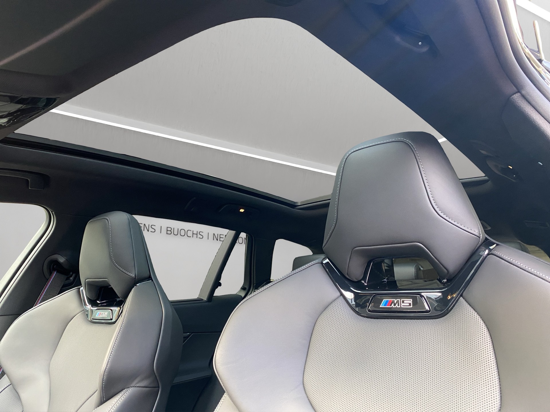 BMW M5 xDrive Touring-image-11
