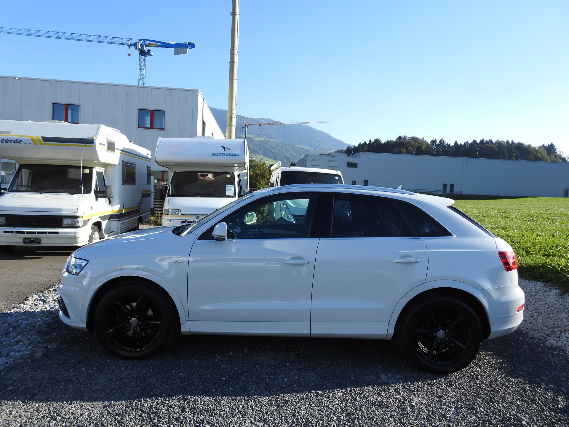 AUDI Q3 2.0 TFSI quattro S-tronic S-Line-showroom-element-2