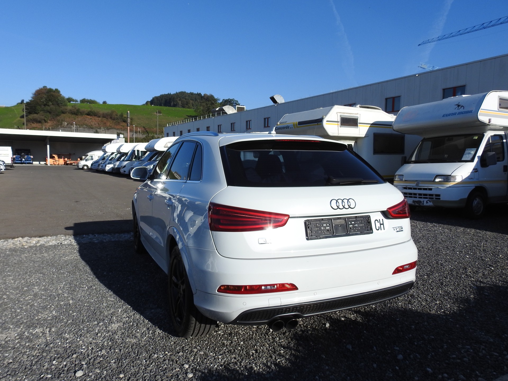 AUDI Q3 2.0 TFSI quattro S-tronic S-Line-showroom-element-3