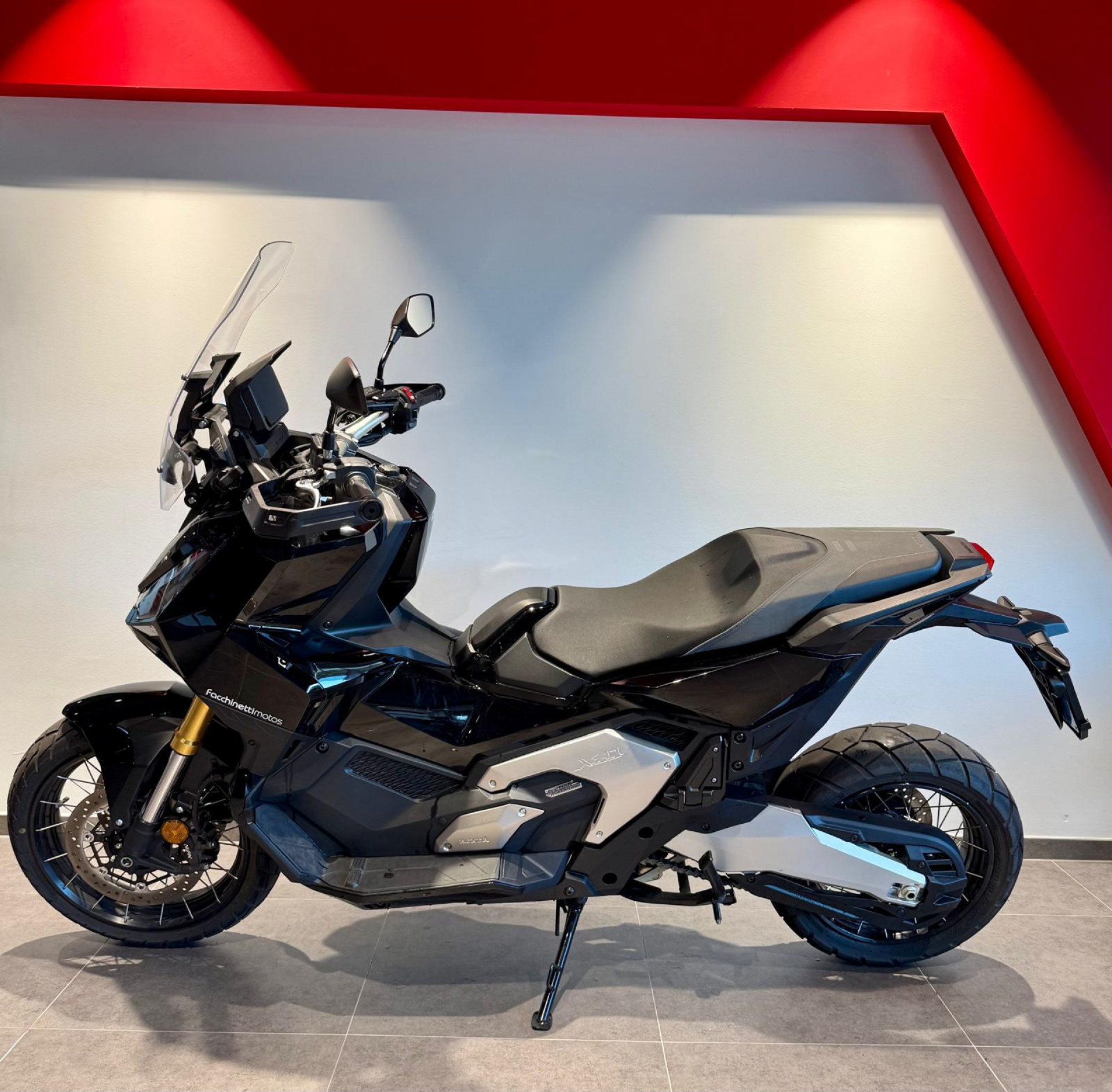 HONDA X-ADV 750-image-2