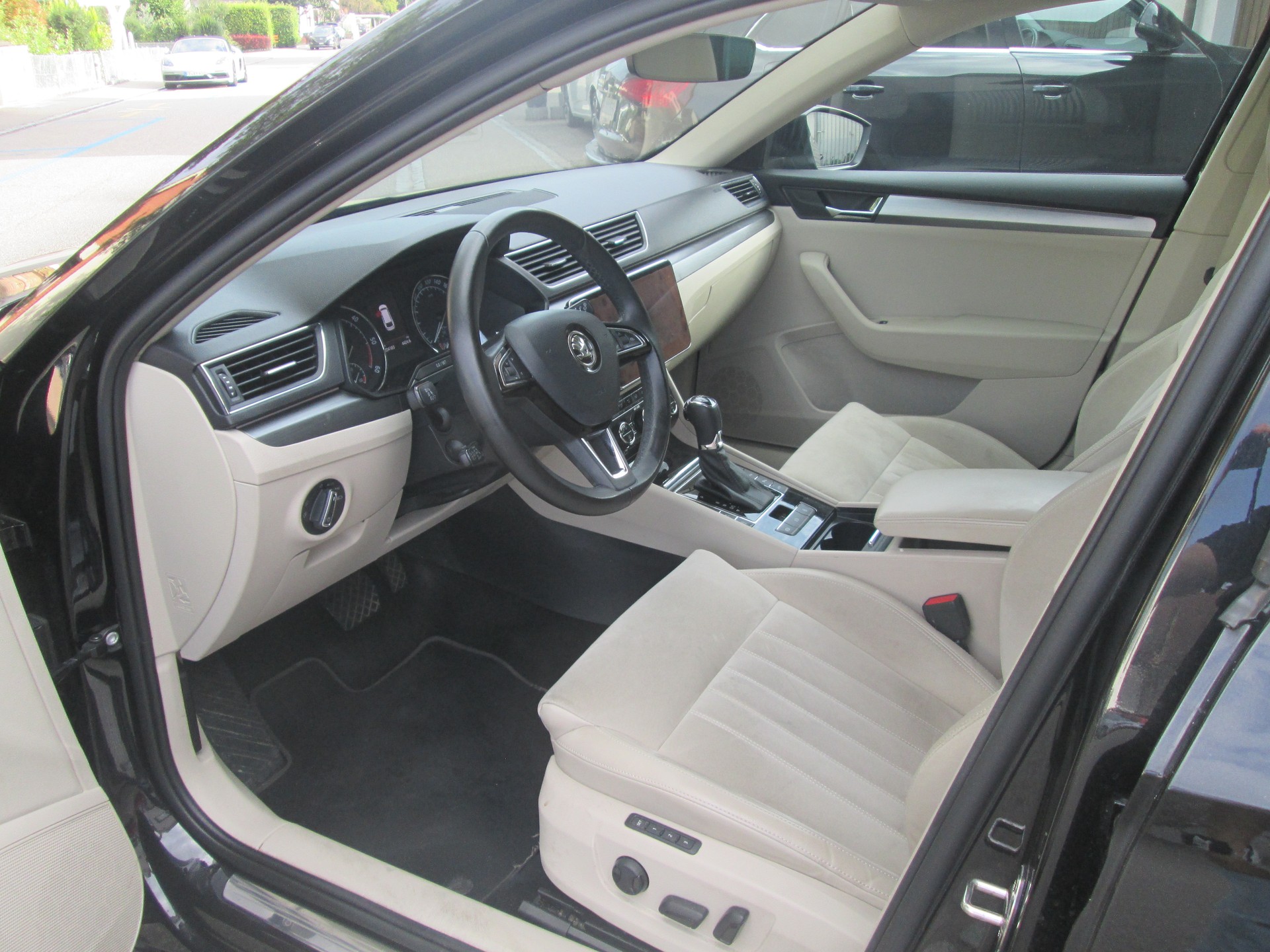 SKODA Superb Combi 2.0 TDi Sport Line DSG-image-7