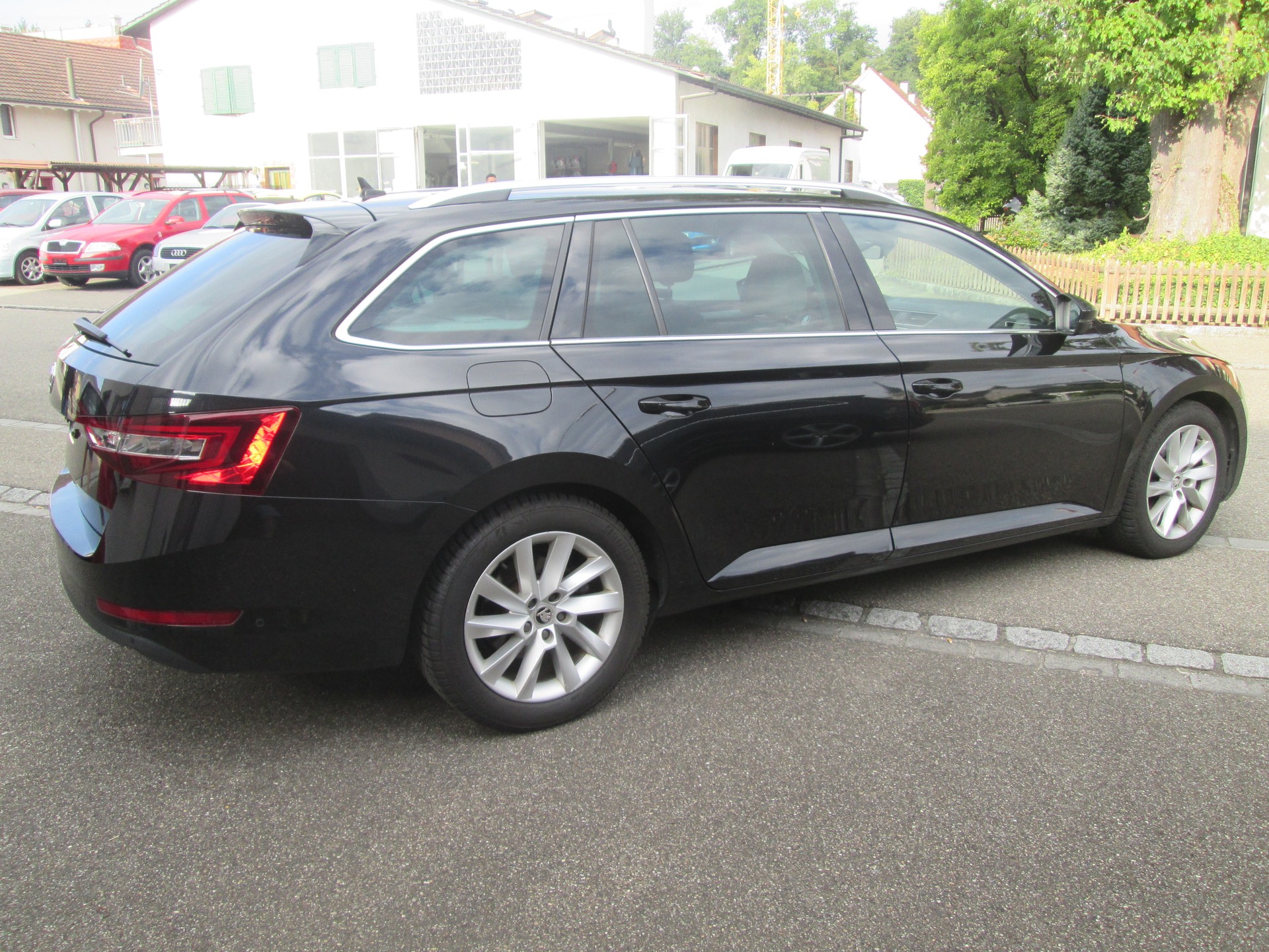 SKODA Superb Combi 2.0 TDi Sport Line DSG-image-4